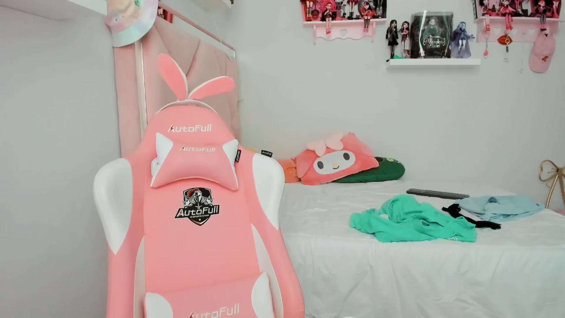 Gallery image thumbnail from Cherrycute666's myfreecams stream on, 11/27/2024, 23:08 image 19 of 20