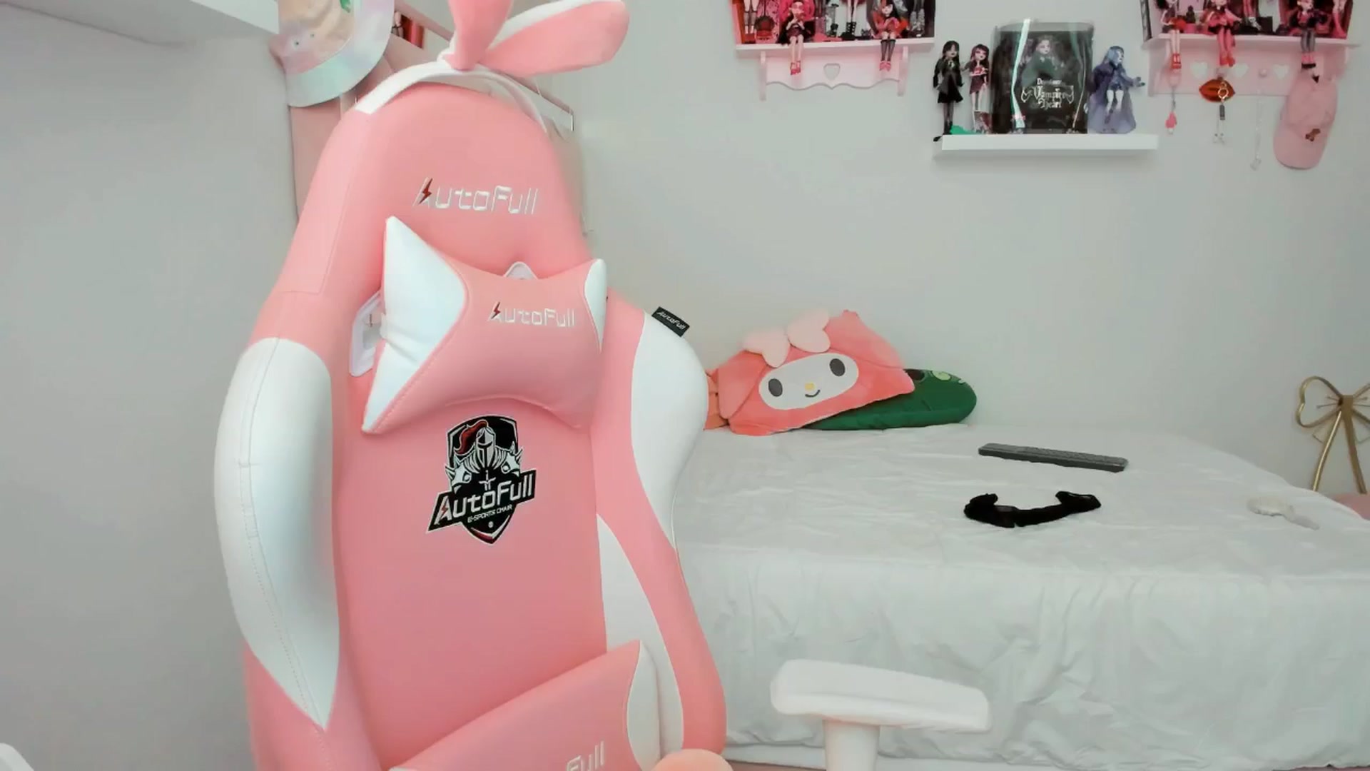 Gallery image thumbnail from Cherrycute666's myfreecams stream on, 11/27/2024, 23:08 image 20 of 20