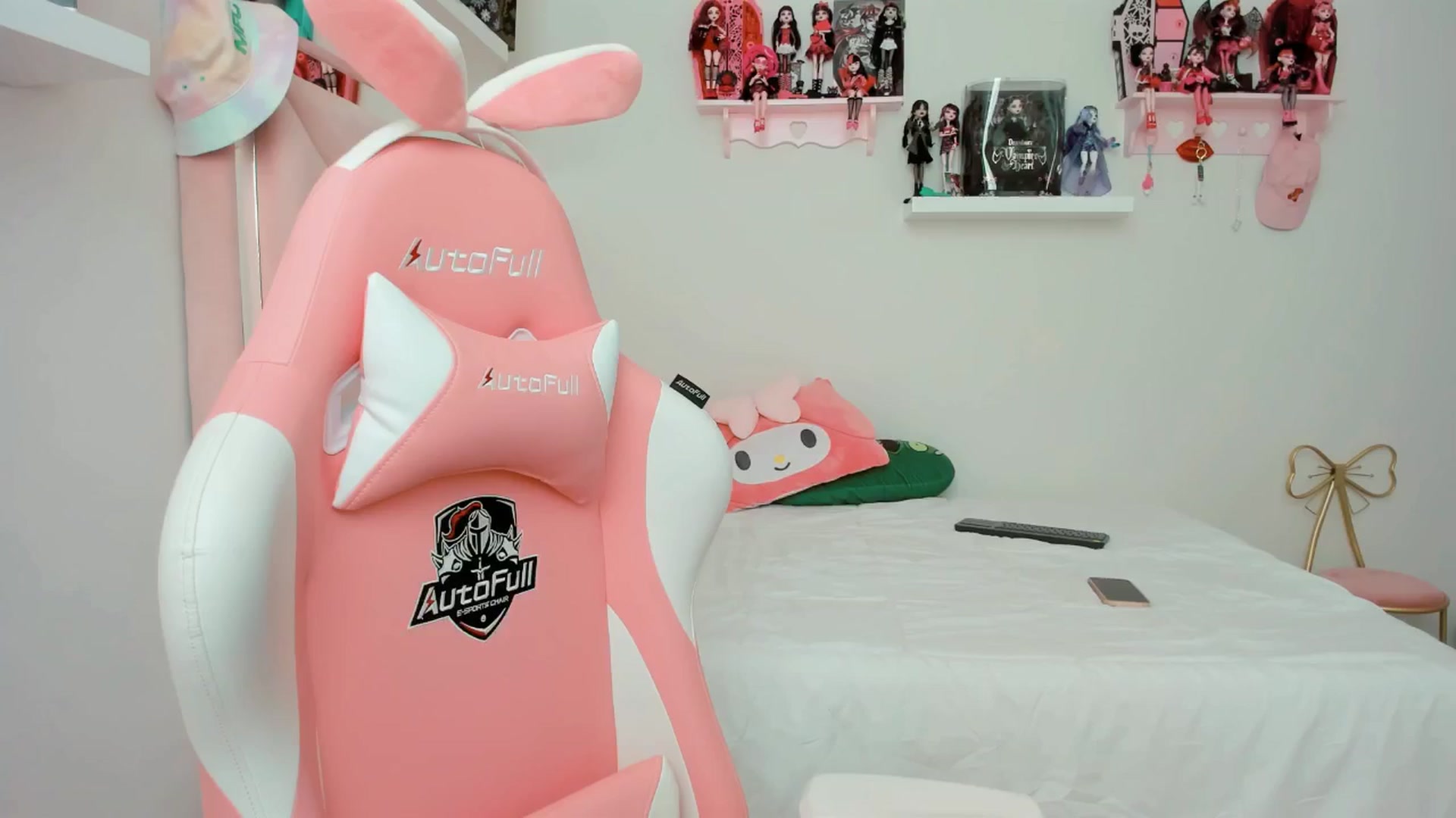 Gallery image thumbnail from Cherrycute666's myfreecams stream on, 11/27/2024, 23:08 image 1 of 20