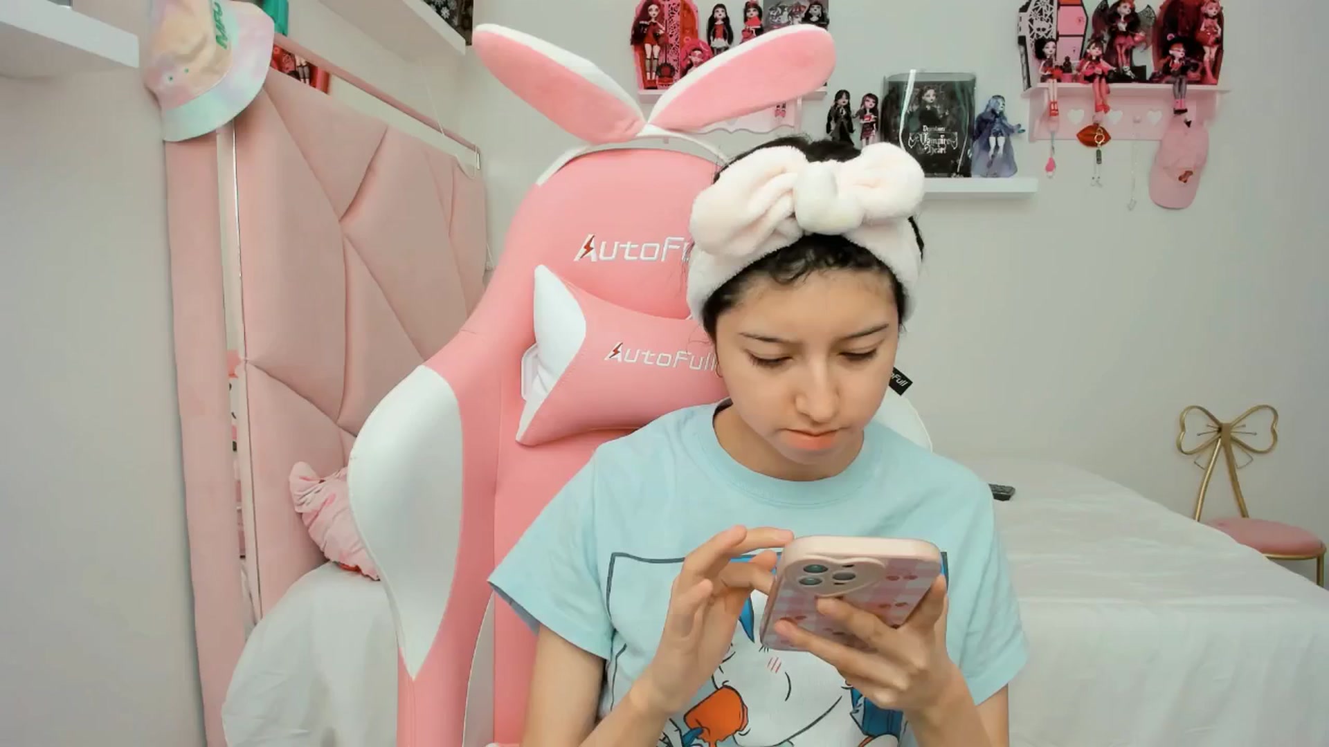 Gallery image thumbnail from Cherrycute666's myfreecams stream on, 11/27/2024, 23:08 image 2 of 20