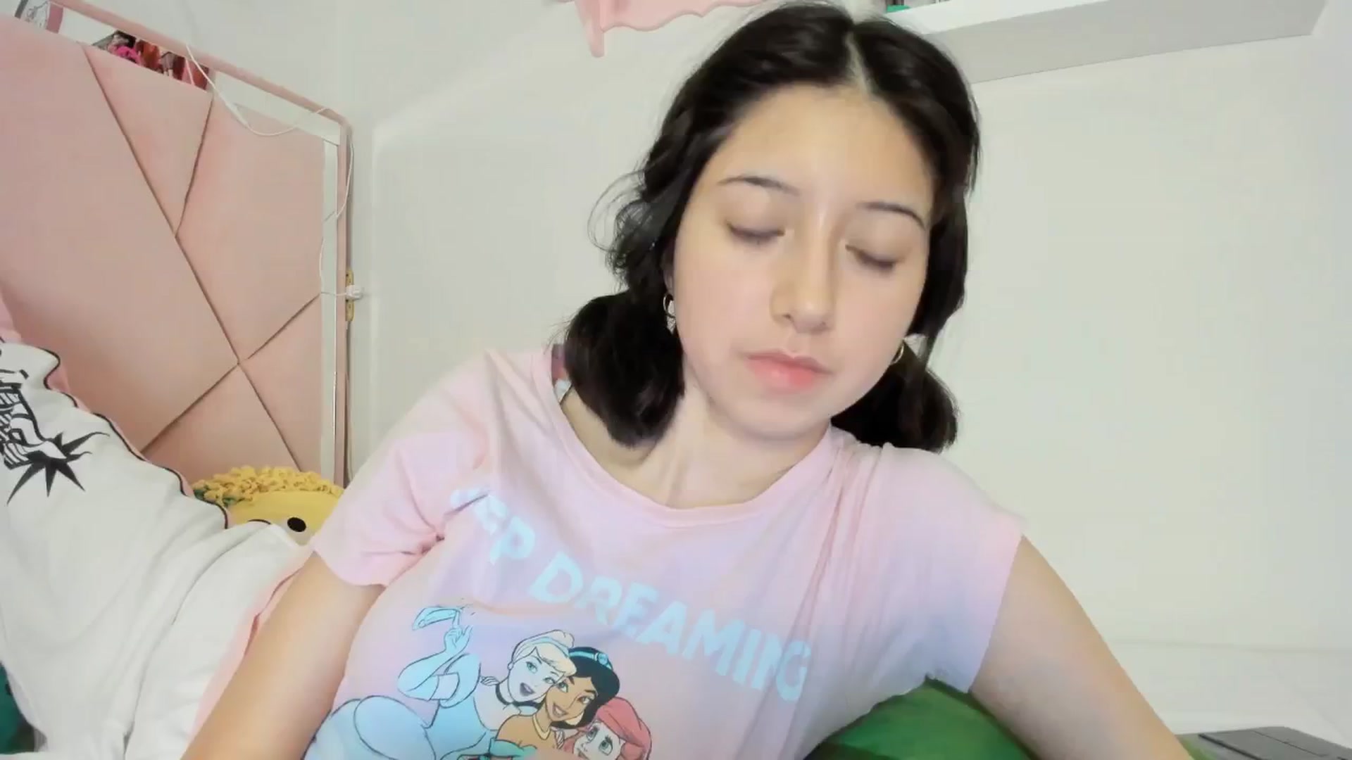 Gallery image thumbnail from Cherrycute666's myfreecams stream on, 11/29/2024, 05:12 image 4 of 20