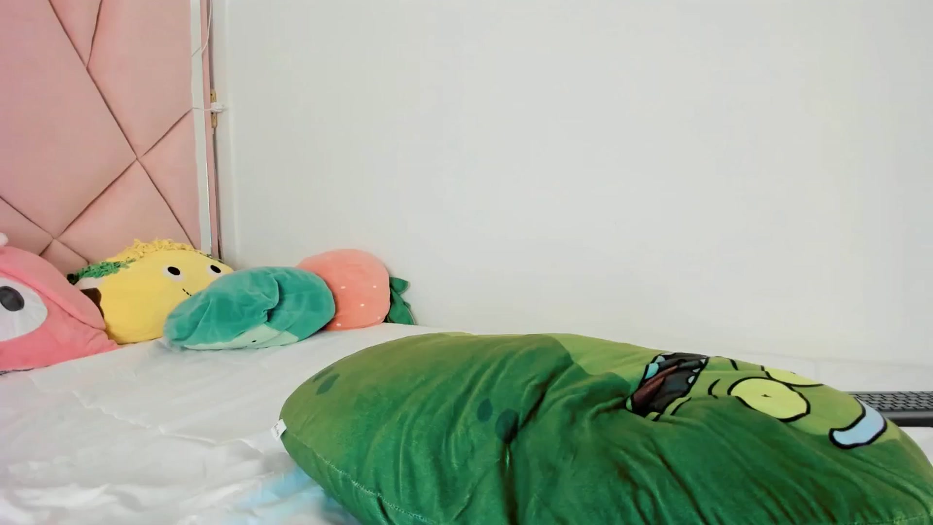 Gallery image thumbnail from Cherrycute666's myfreecams stream on, 11/29/2024, 09:14 image 6 of 20