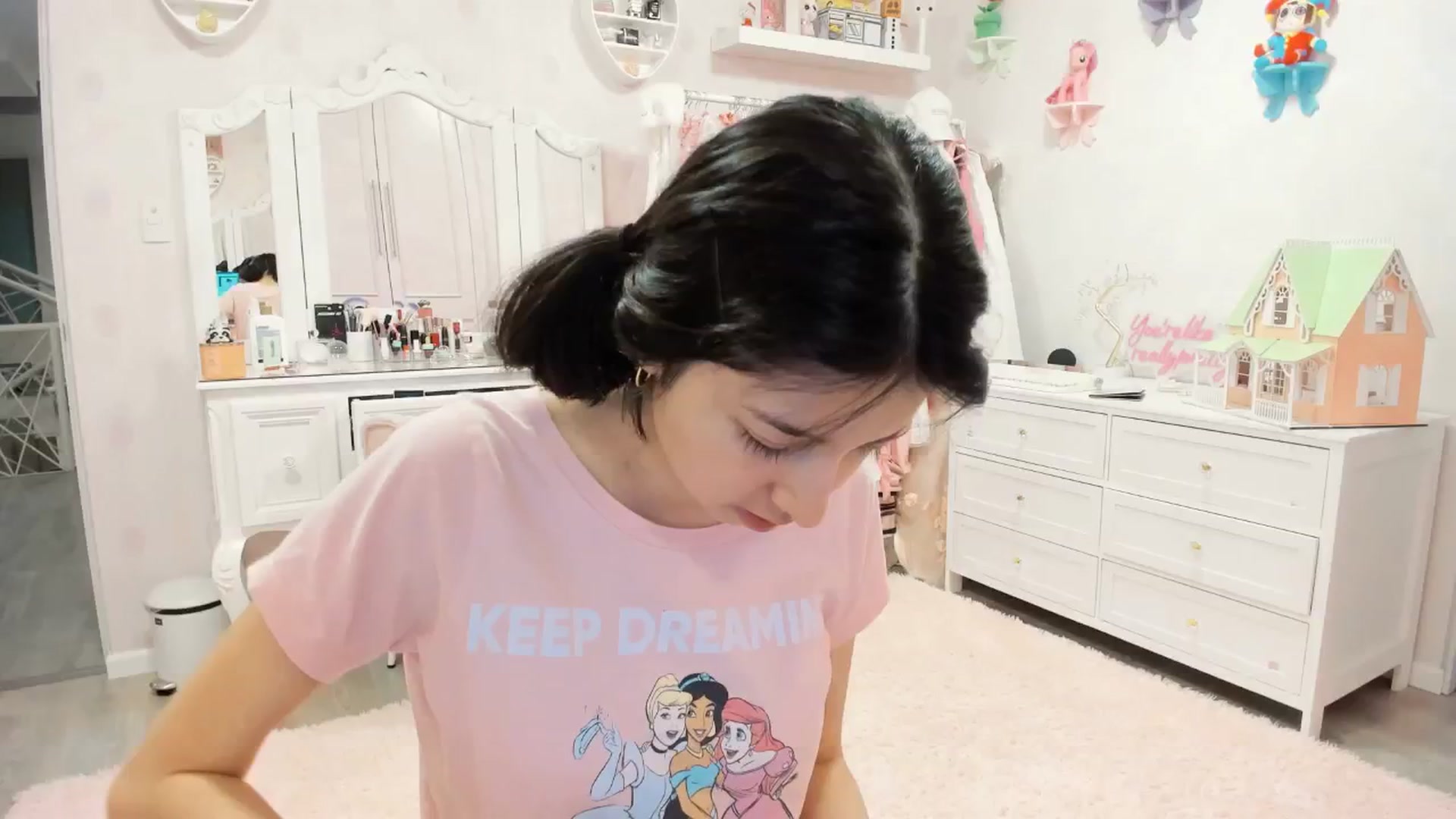 Gallery image thumbnail from Cherrycute666's myfreecams stream on, 11/29/2024, 09:14 image 11 of 20
