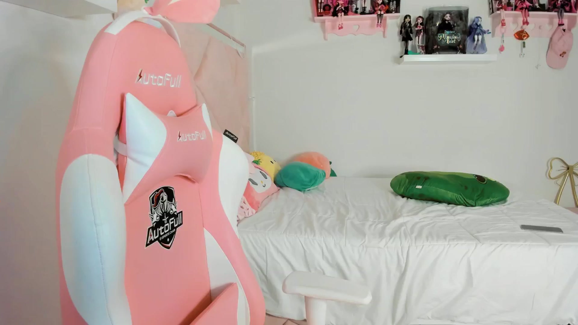 Gallery image thumbnail from Cherrycute666's myfreecams stream on, 11/29/2024, 09:14 image 17 of 20