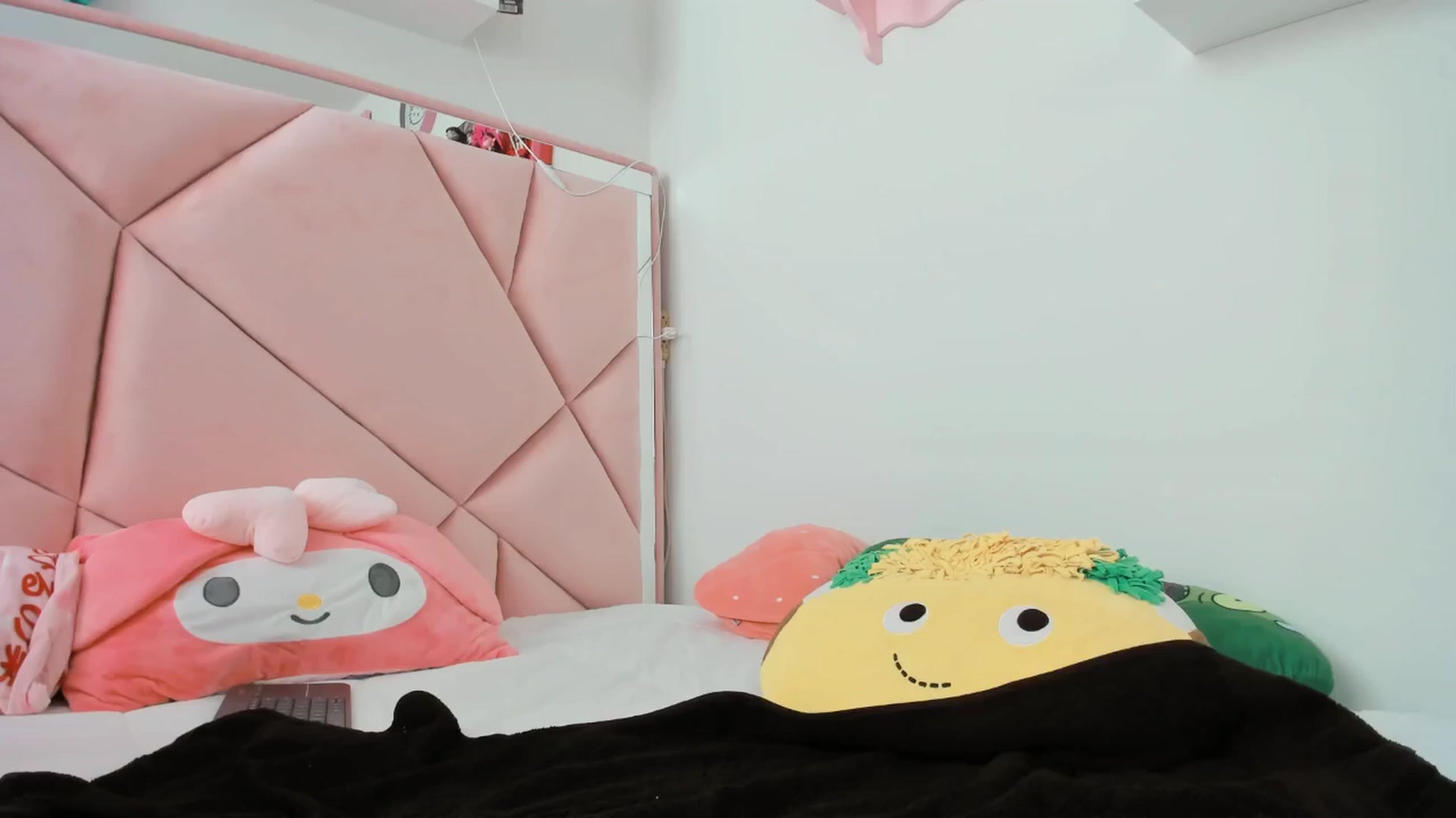 Gallery image thumbnail from Cherrycute666's myfreecams stream on, 11/29/2024, 20:05 image 11 of 20