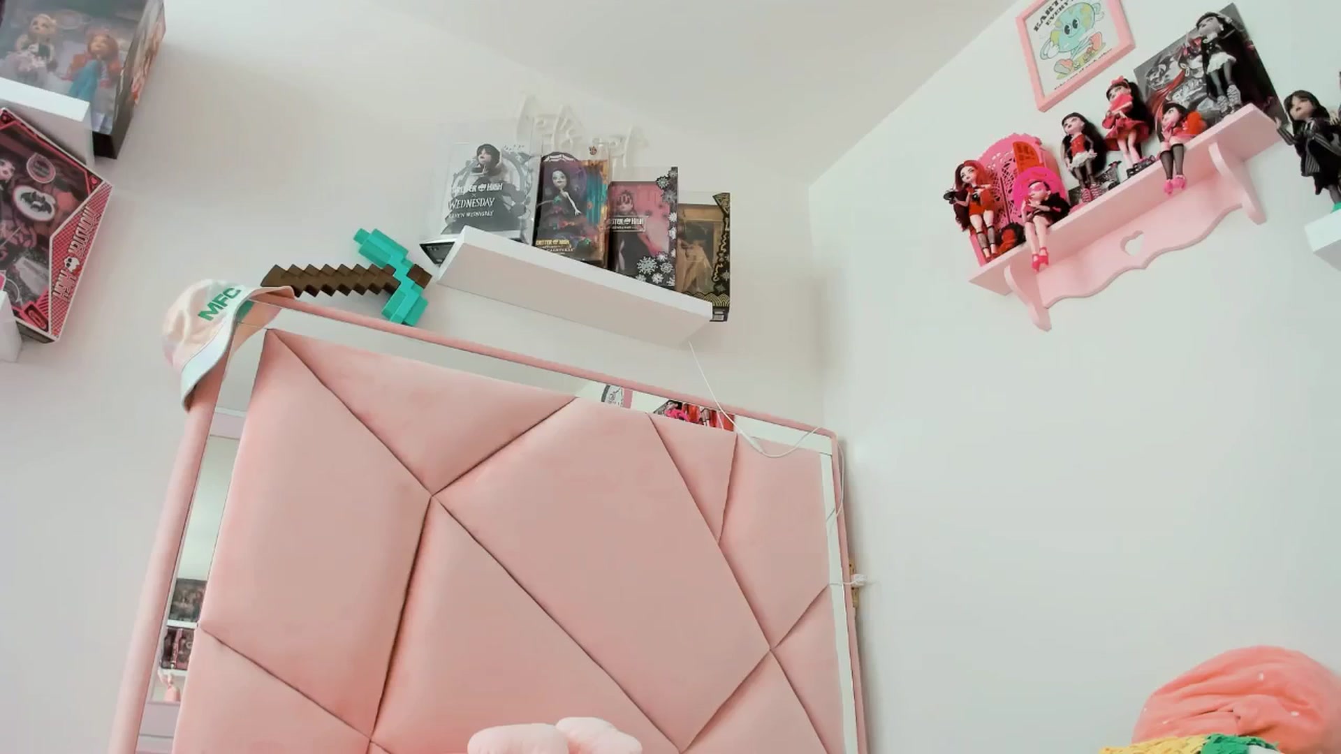 Gallery image thumbnail from Cherrycute666's myfreecams stream on, 11/29/2024, 20:42 image 10 of 20