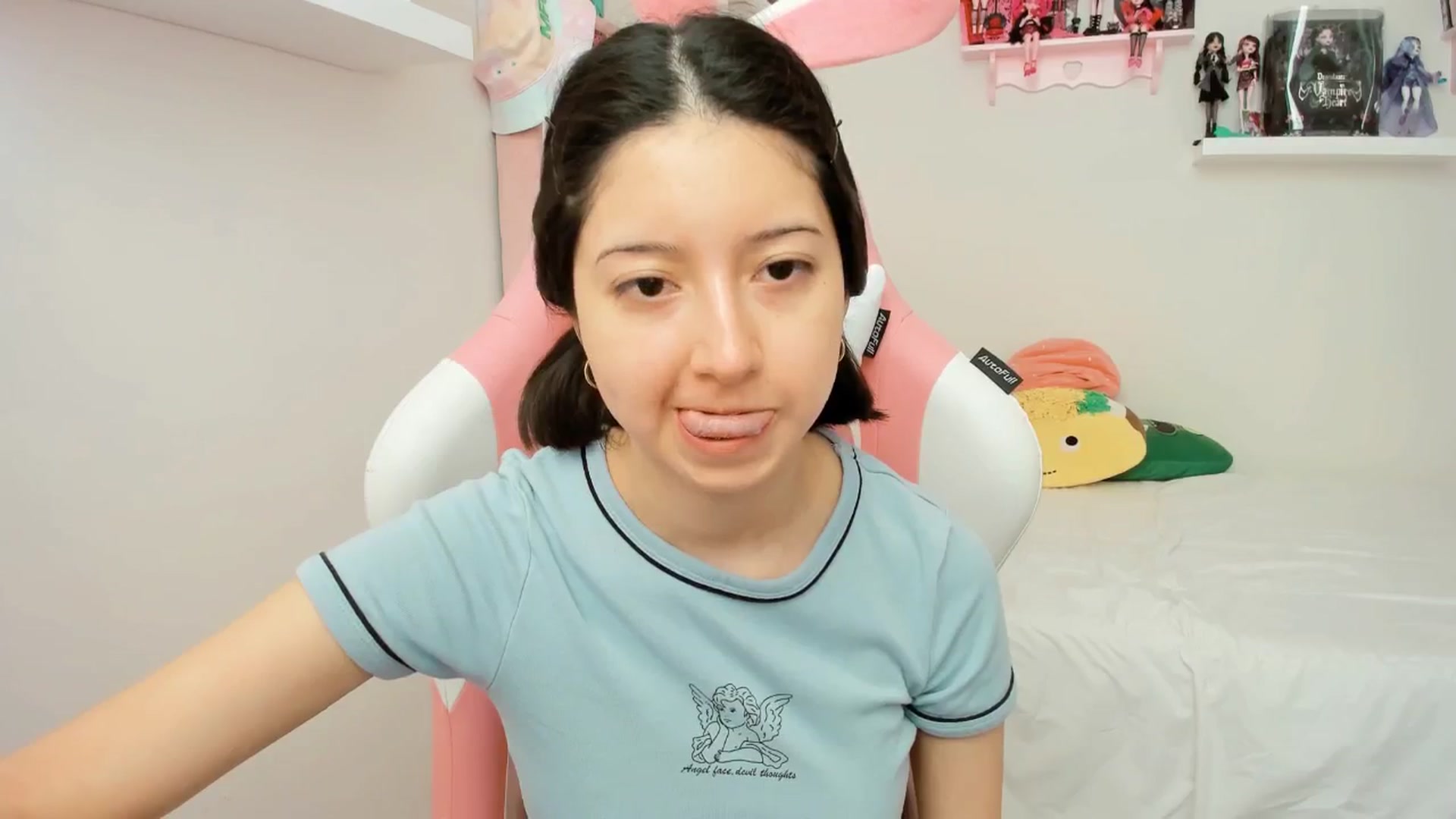 Gallery image thumbnail from Cherrycute666's myfreecams stream on, 11/29/2024, 20:42 image 18 of 20