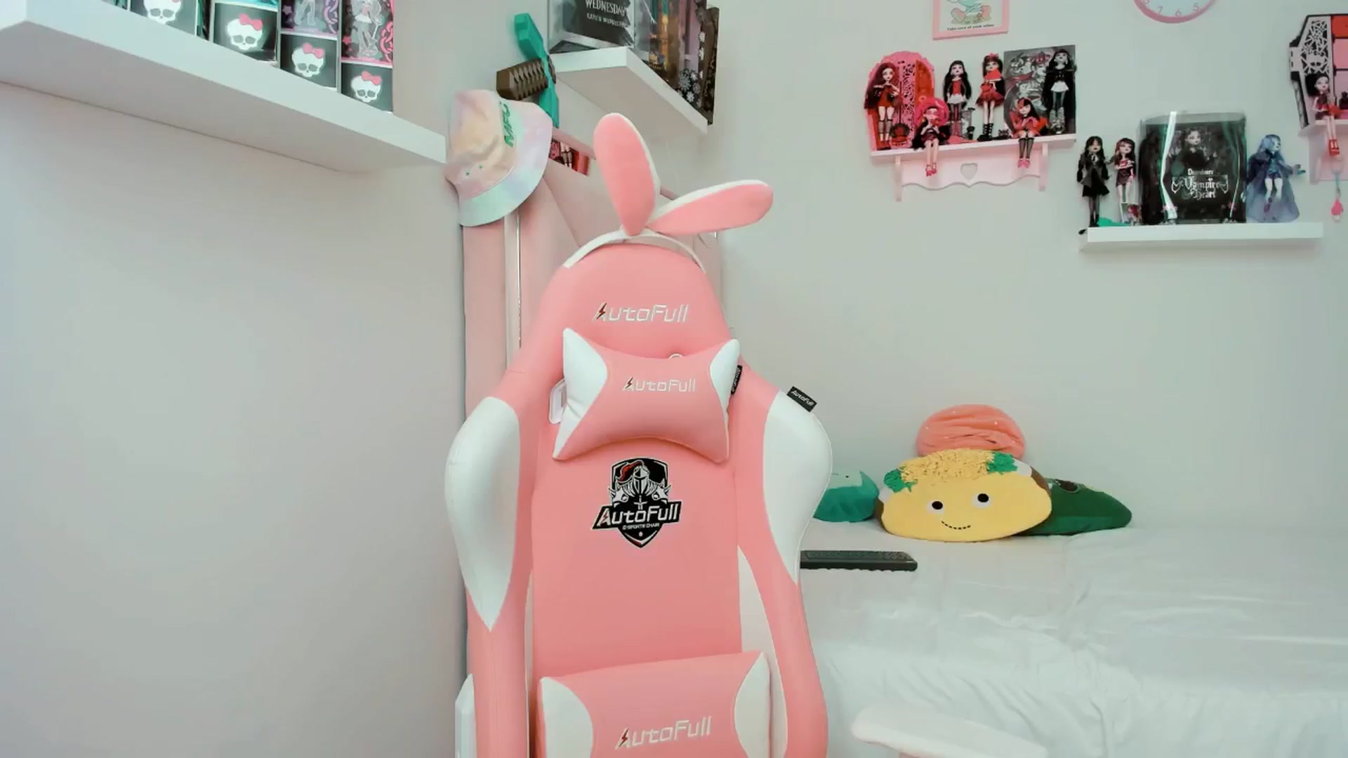 Gallery image thumbnail from Cherrycute666's myfreecams stream on, 11/29/2024, 20:42 image 20 of 20