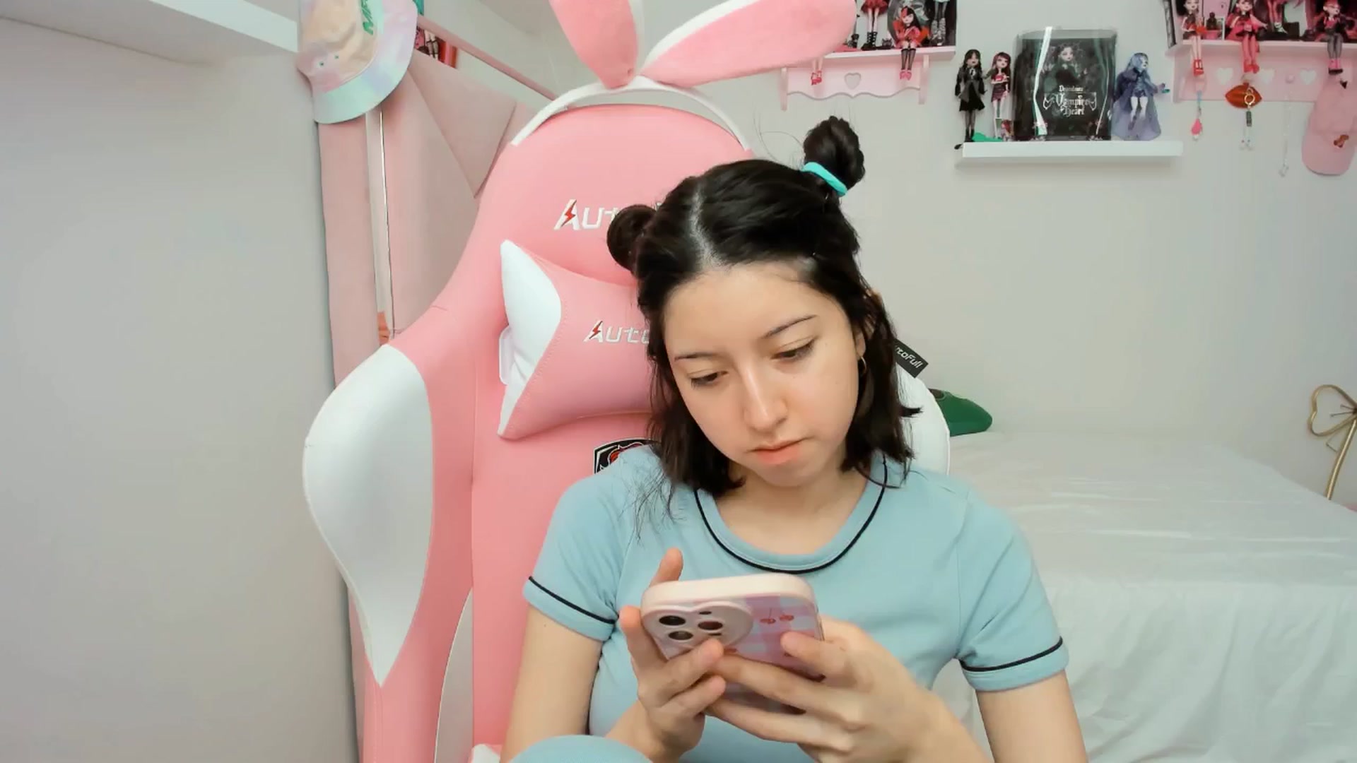 Gallery image thumbnail from Cherrycute666's myfreecams stream on, 11/29/2024, 21:18 image 19 of 20