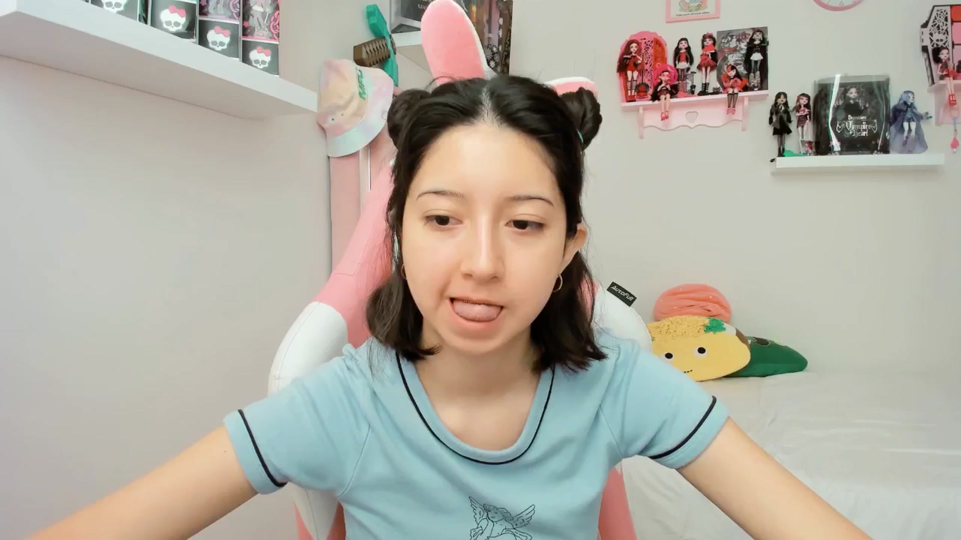 Gallery image thumbnail from Cherrycute666's myfreecams stream on, 11/29/2024, 21:18 image 1 of 20