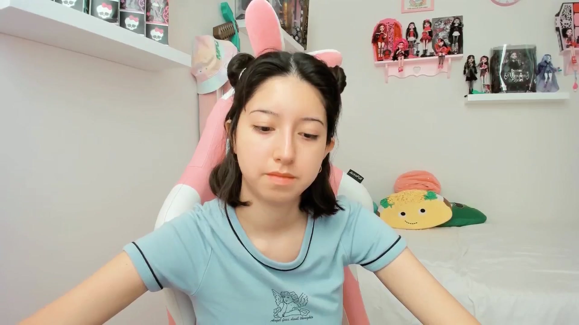 Gallery image thumbnail from Cherrycute666's myfreecams stream on, 11/29/2024, 21:18 image 3 of 20