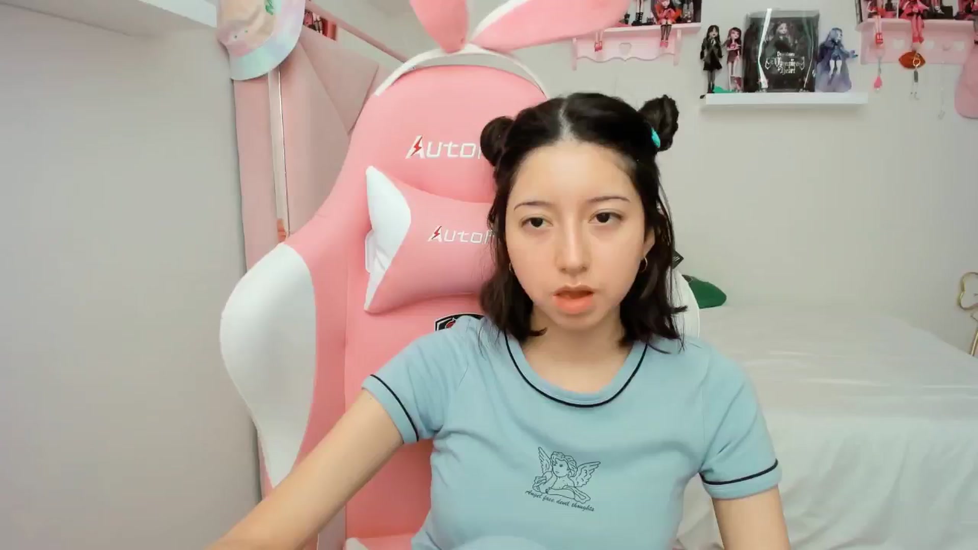 Gallery image thumbnail from Cherrycute666's myfreecams stream on, 11/29/2024, 21:18 image 17 of 20