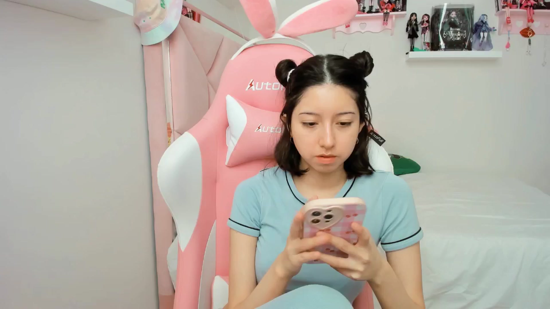Gallery image thumbnail from Cherrycute666's myfreecams stream on, 11/29/2024, 21:18 image 14 of 20