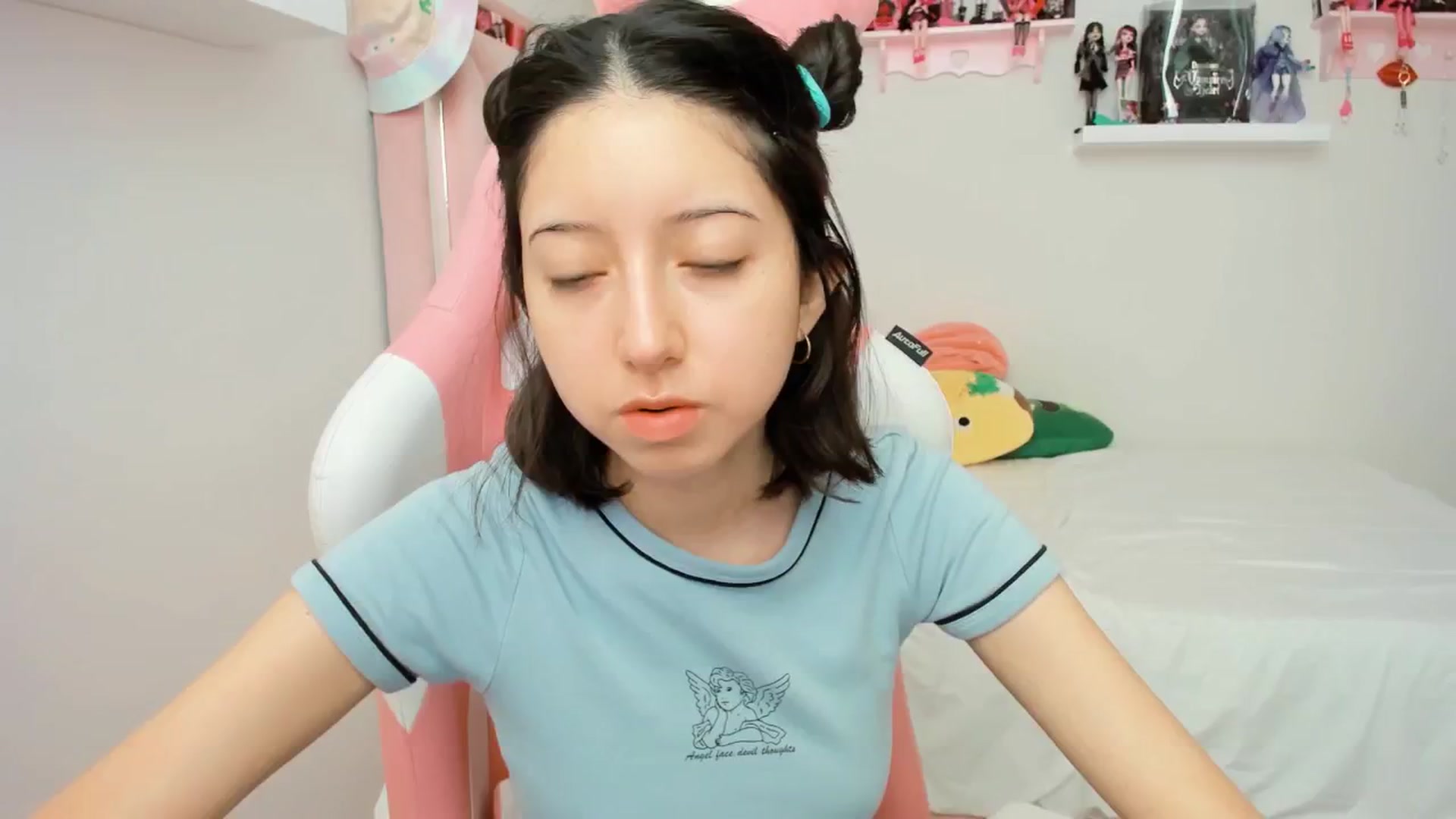 Gallery image thumbnail from Cherrycute666's myfreecams stream on, 11/29/2024, 21:18 image 15 of 20