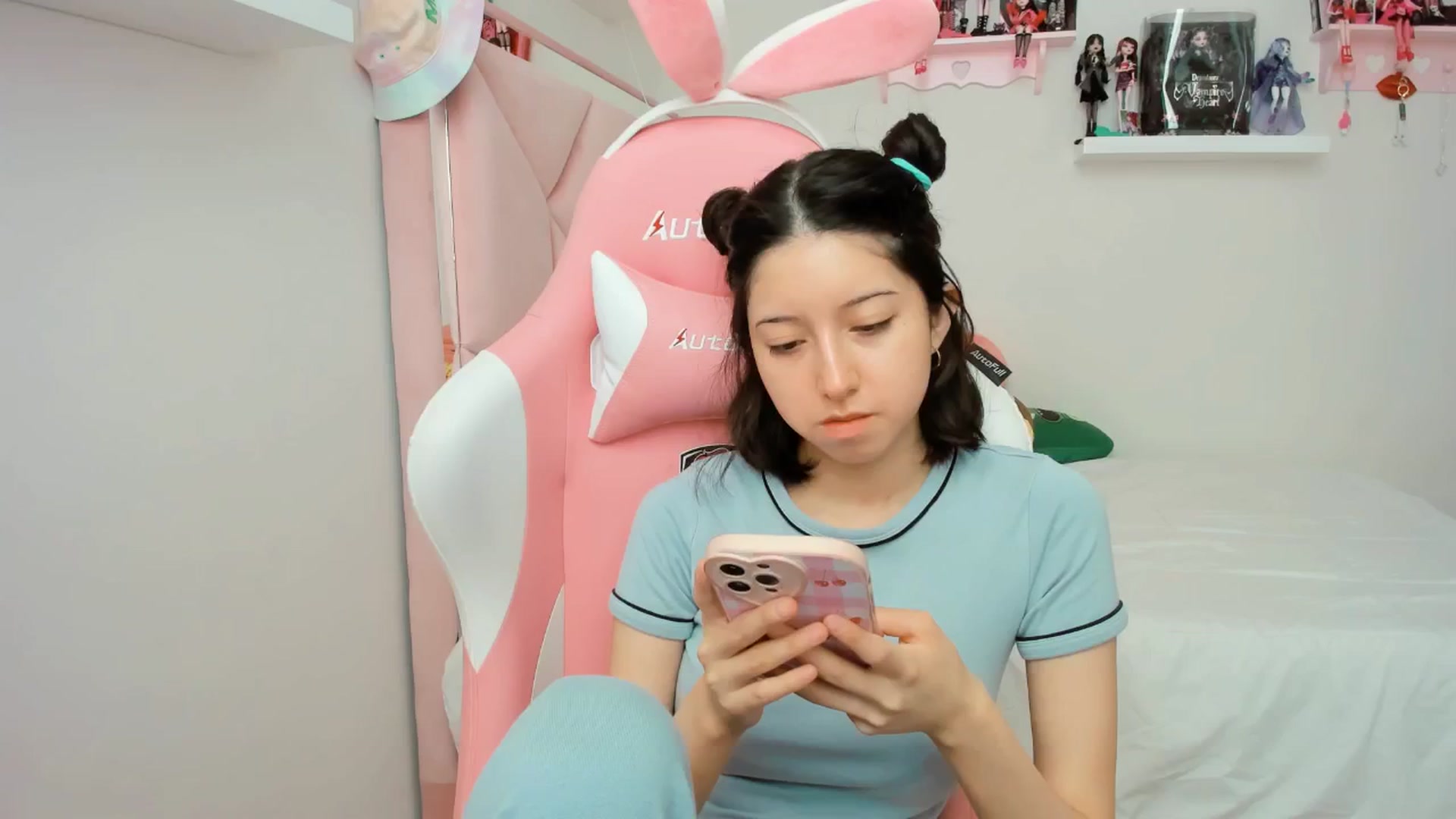Gallery image thumbnail from Cherrycute666's myfreecams stream on, 11/29/2024, 21:18 image 12 of 20
