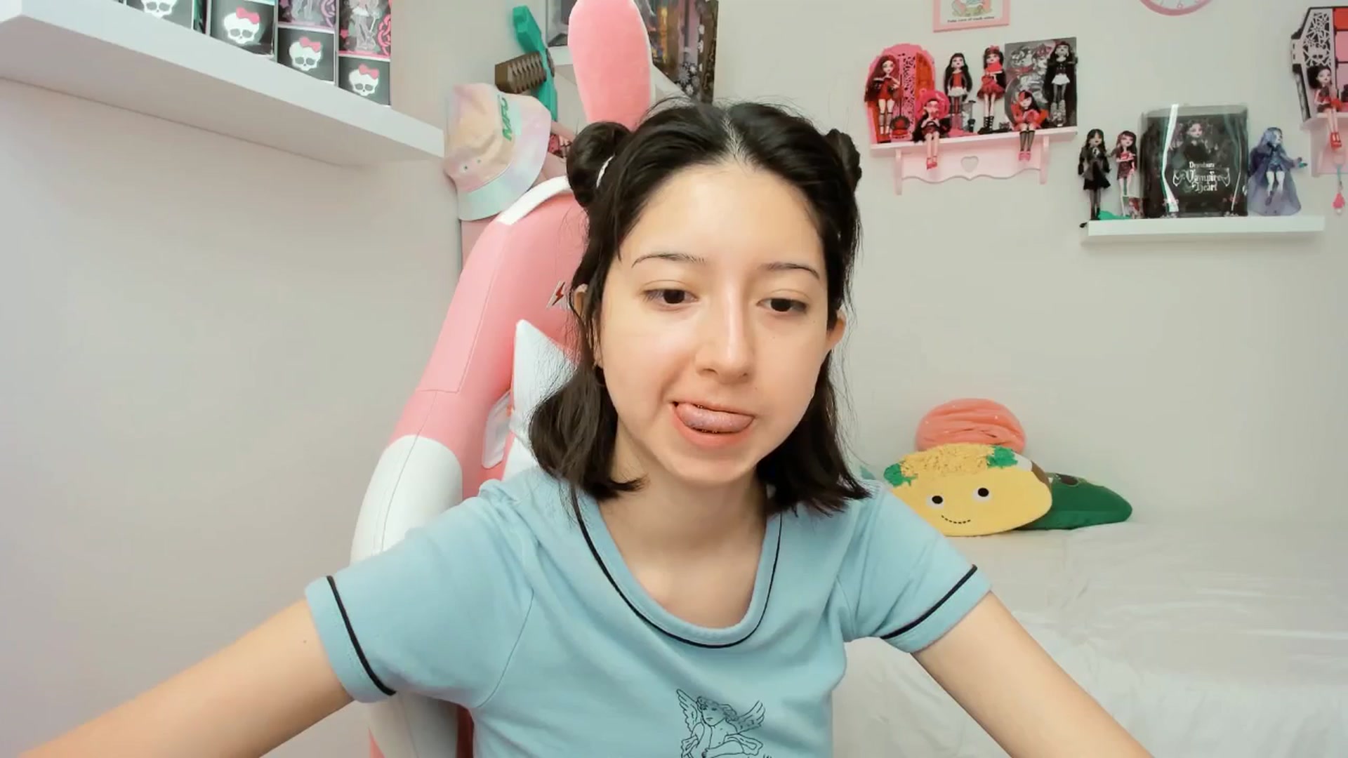 Gallery image thumbnail from Cherrycute666's myfreecams stream on, 11/29/2024, 21:18 image 2 of 20