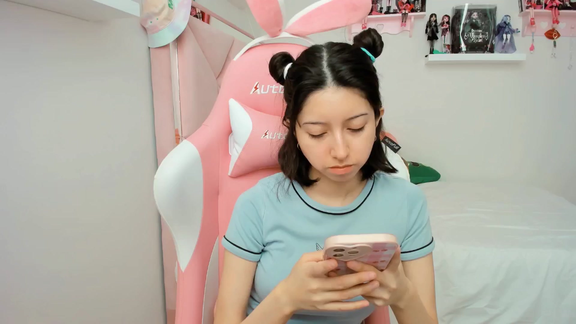 Gallery image thumbnail from Cherrycute666's myfreecams stream on, 11/29/2024, 21:18 image 10 of 20