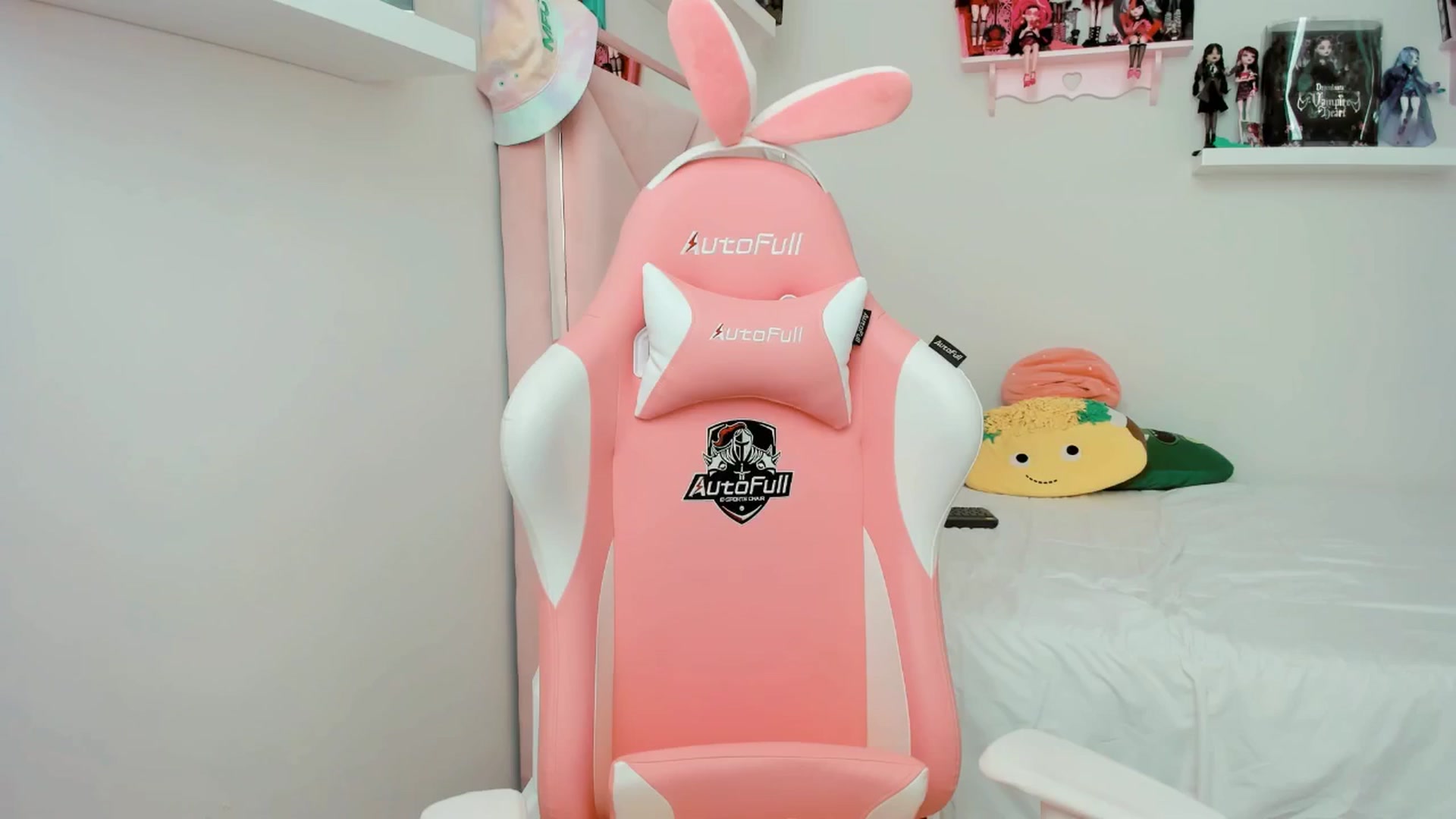 Gallery image thumbnail from Cherrycute666's myfreecams stream on, 11/29/2024, 21:18 image 5 of 20