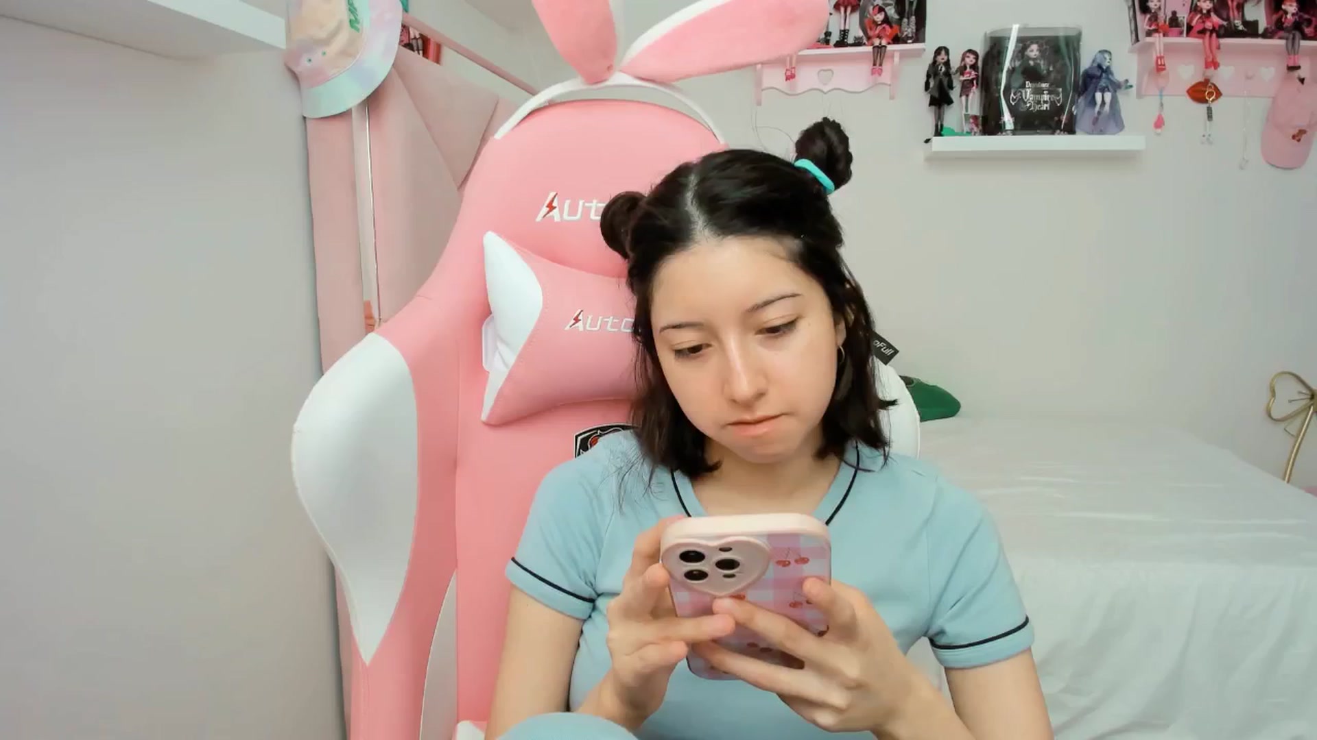 Gallery image thumbnail from Cherrycute666's myfreecams stream on, 11/29/2024, 21:18 image 18 of 20