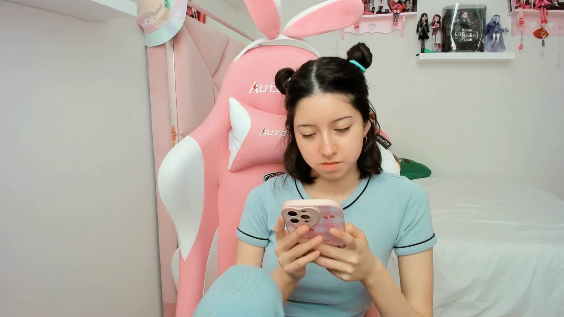 Gallery image thumbnail from Cherrycute666's myfreecams stream on, 11/29/2024, 21:18 image 13 of 20
