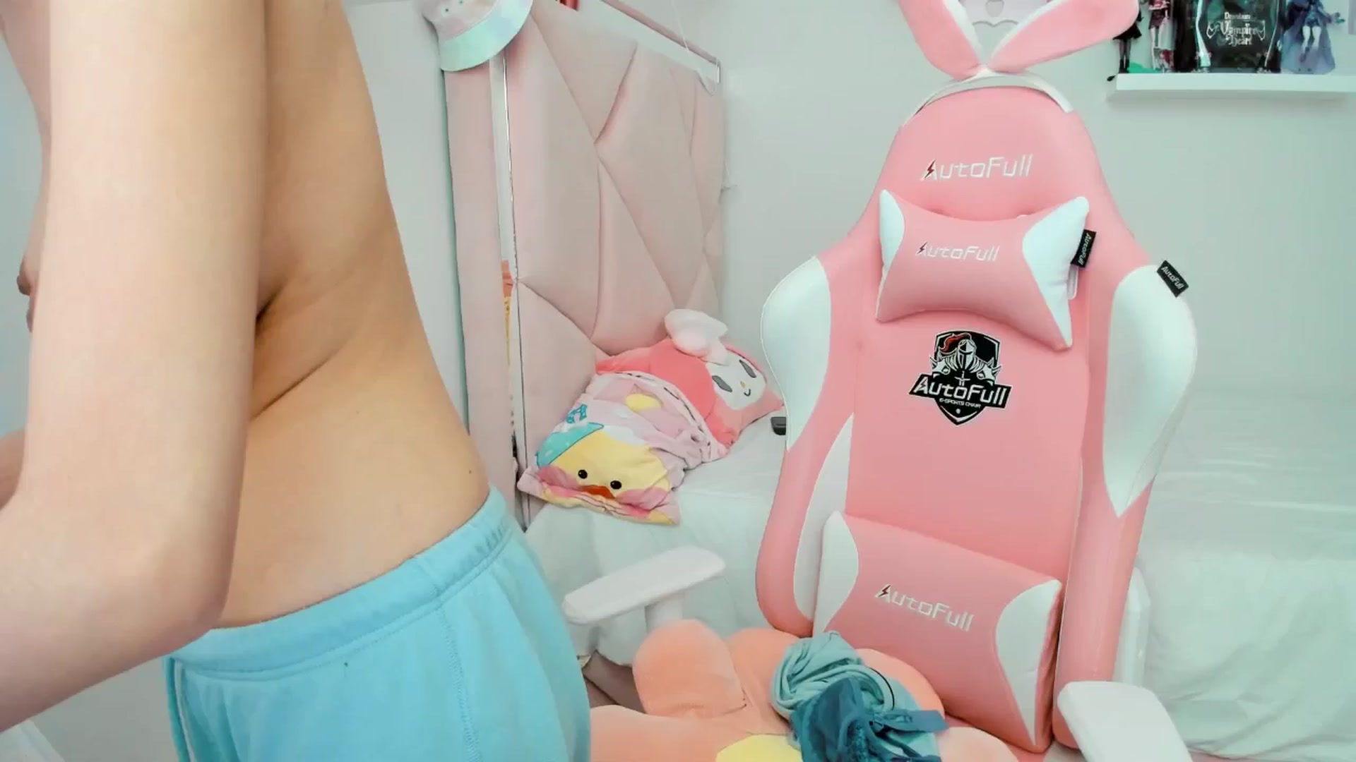 Gallery image thumbnail from Cherrycute666's myfreecams stream on, 11/29/2024, 22:52 image 17 of 20