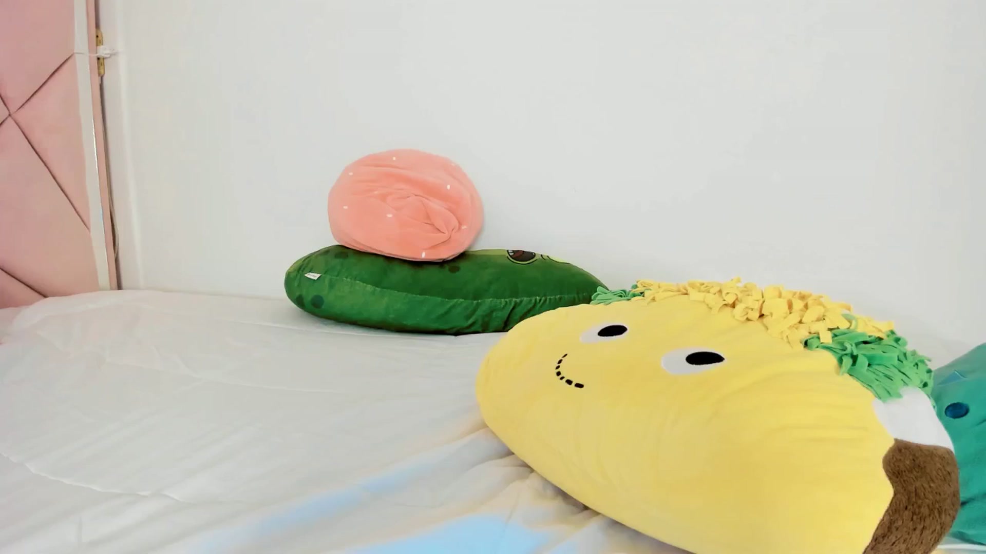Gallery image thumbnail from Cherrycute666's myfreecams stream on, 11/30/2024, 03:16 image 1 of 20