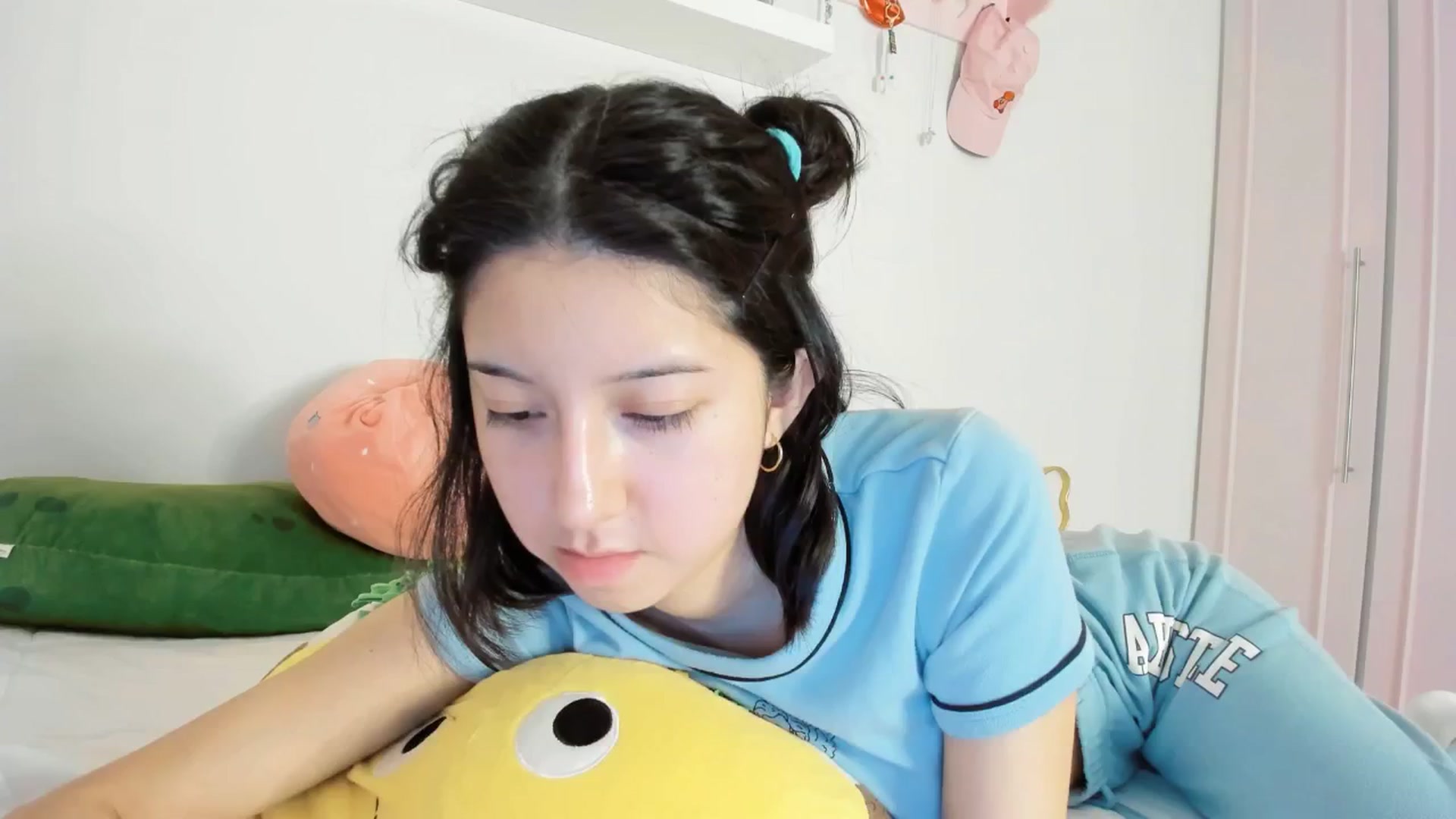 Gallery image thumbnail from Cherrycute666's myfreecams stream on, 11/30/2024, 04:52 image 17 of 20