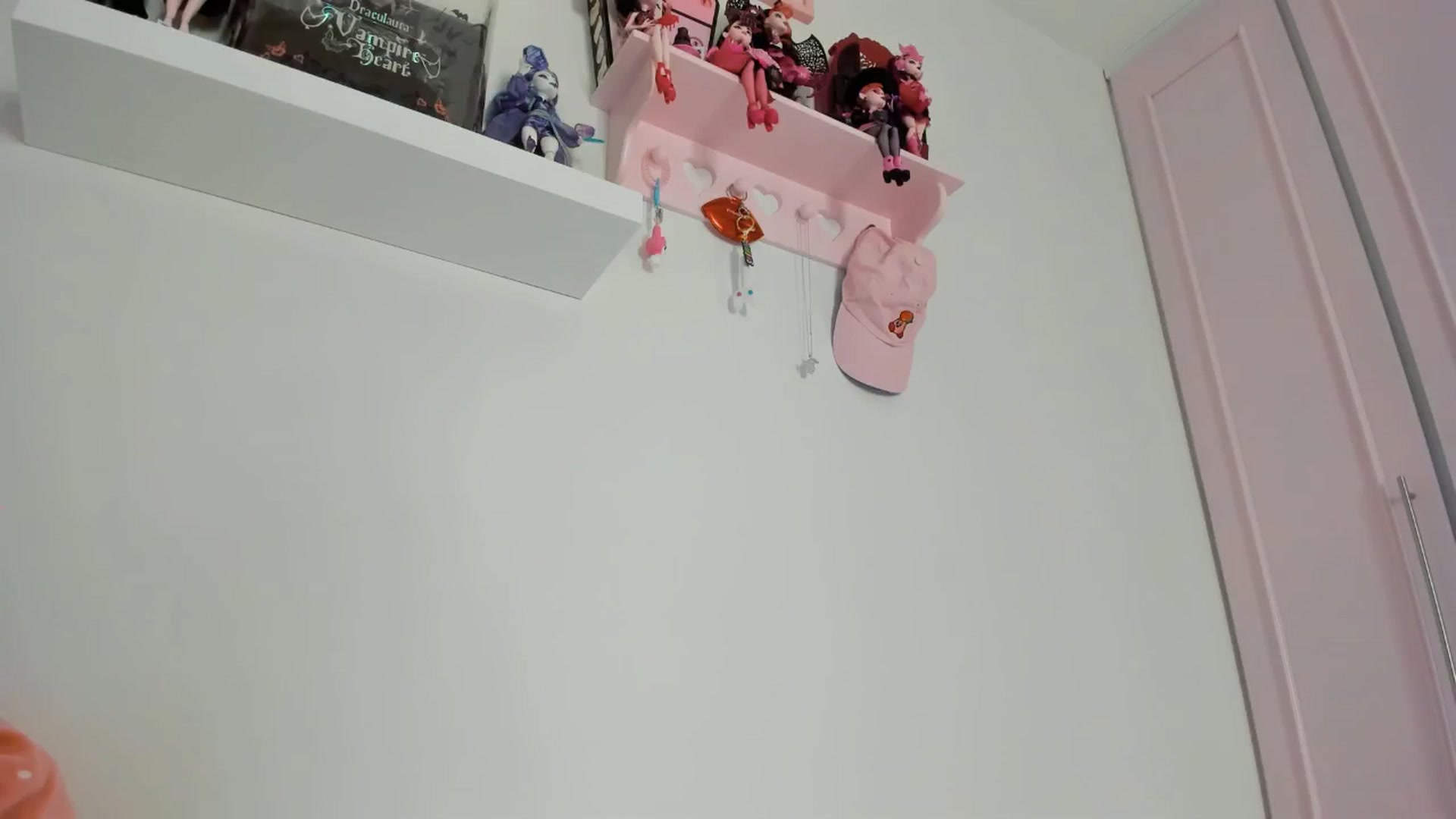 Gallery image thumbnail from Cherrycute666's myfreecams stream on, 11/30/2024, 05:43 image 16 of 20