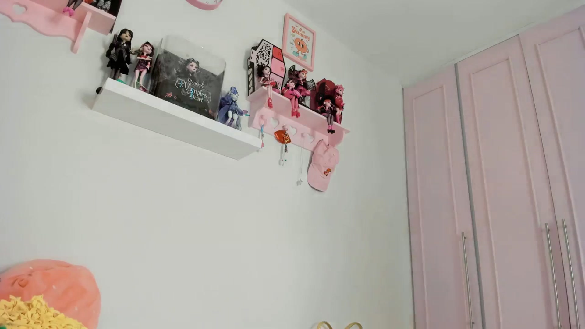 Gallery image thumbnail from Cherrycute666's myfreecams stream on, 11/30/2024, 05:43 image 4 of 20
