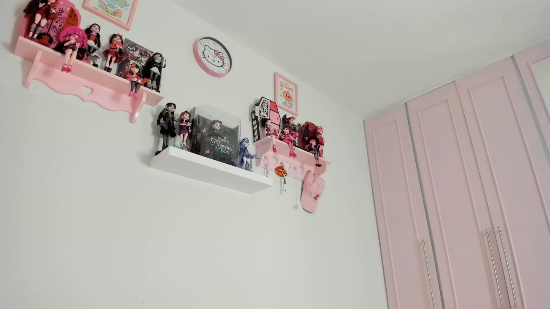 Gallery image thumbnail from Cherrycute666's myfreecams stream on, 11/30/2024, 08:18 image 20 of 20