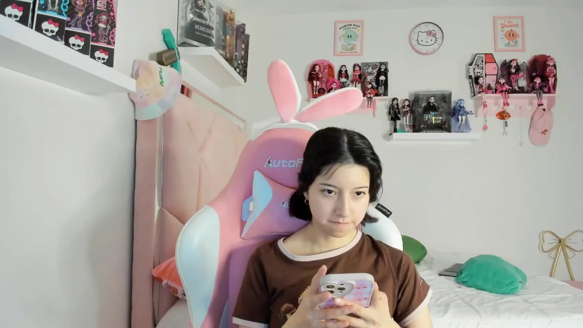 Gallery image thumbnail from Cherrycute666's myfreecams stream on, 12/02/2024, 24:28 image 1 of 20
