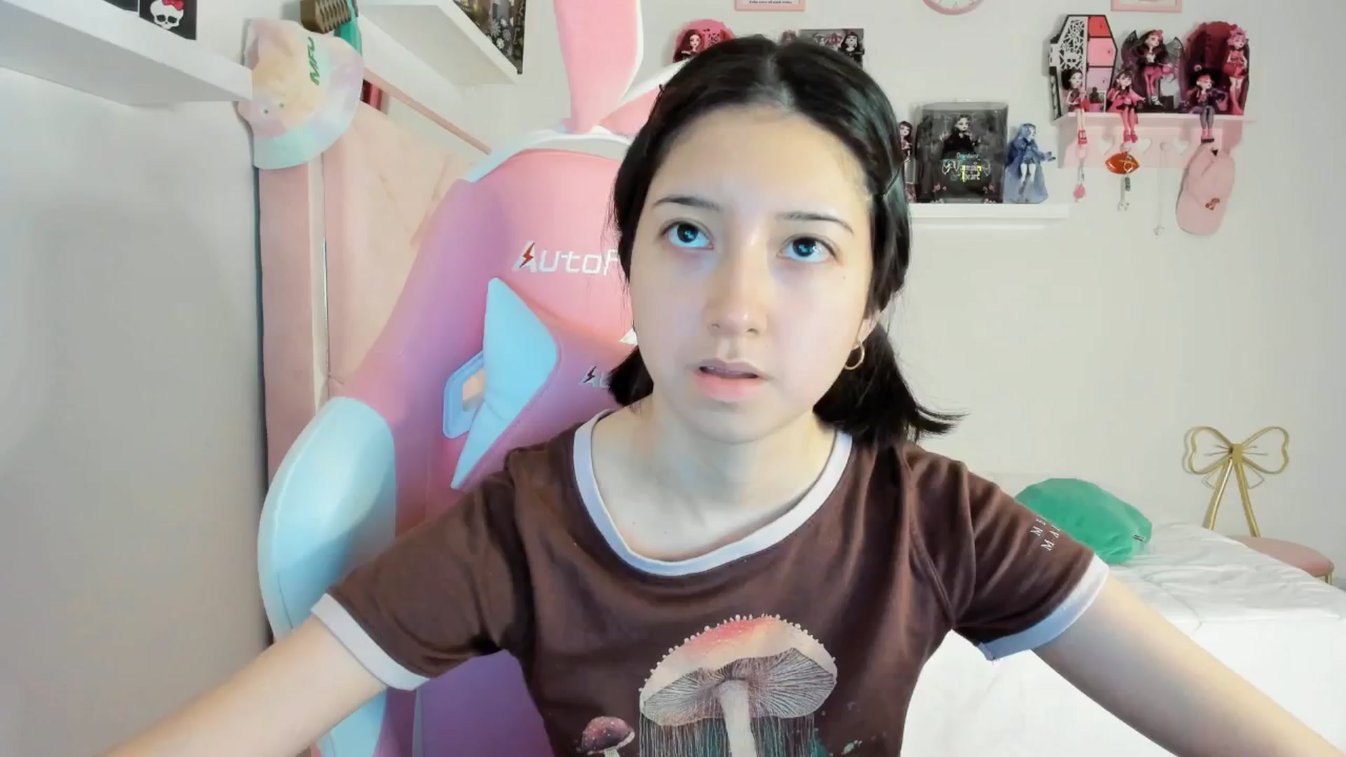 Gallery image thumbnail from Cherrycute666's myfreecams stream on, 12/02/2024, 24:28 image 17 of 20