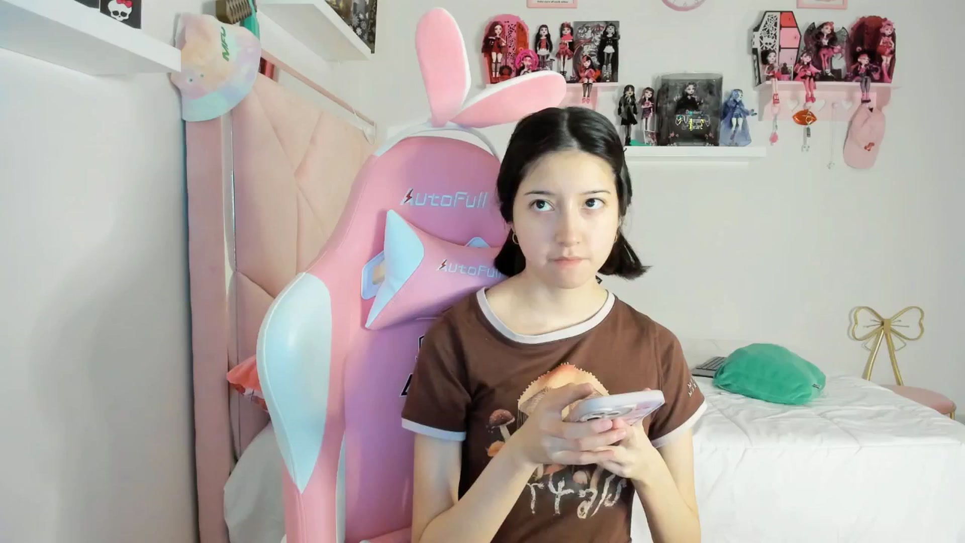 Gallery image thumbnail from Cherrycute666's myfreecams stream on, 12/02/2024, 24:28 image 19 of 20
