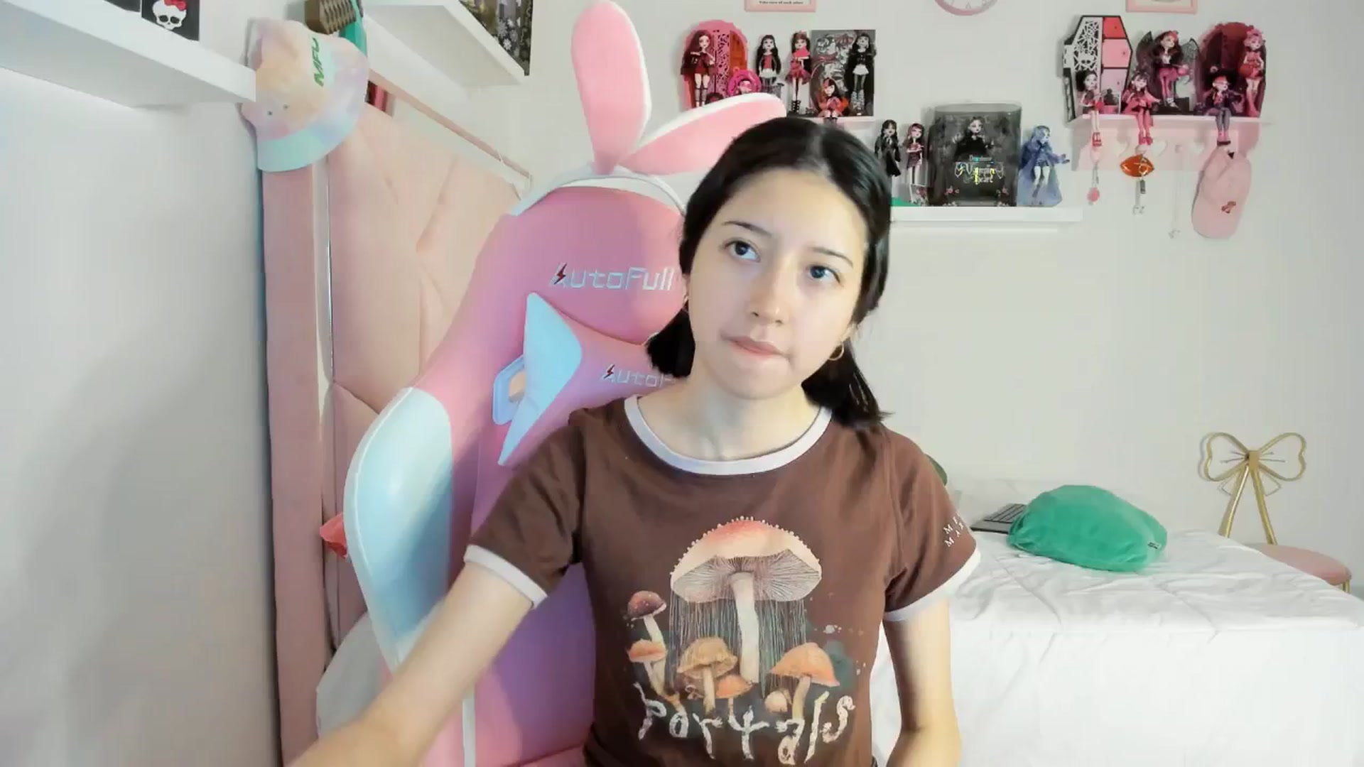 Gallery image thumbnail from Cherrycute666's myfreecams stream on, 12/02/2024, 24:28 image 18 of 20