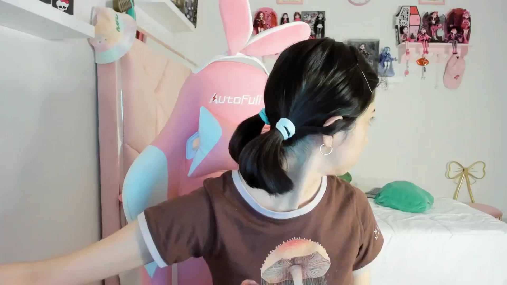 Gallery image thumbnail from Cherrycute666's myfreecams stream on, 12/02/2024, 24:28 image 12 of 20