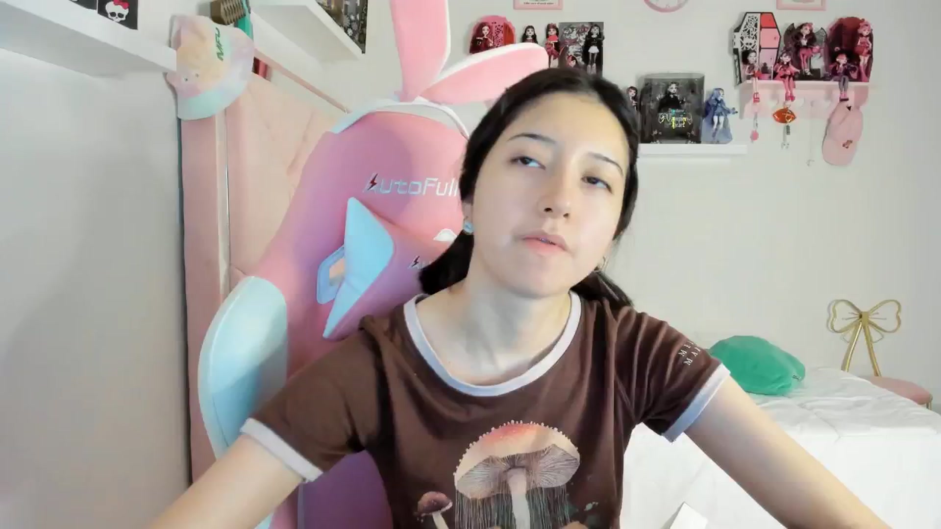 Gallery image thumbnail from Cherrycute666's myfreecams stream on, 12/02/2024, 24:28 image 20 of 20
