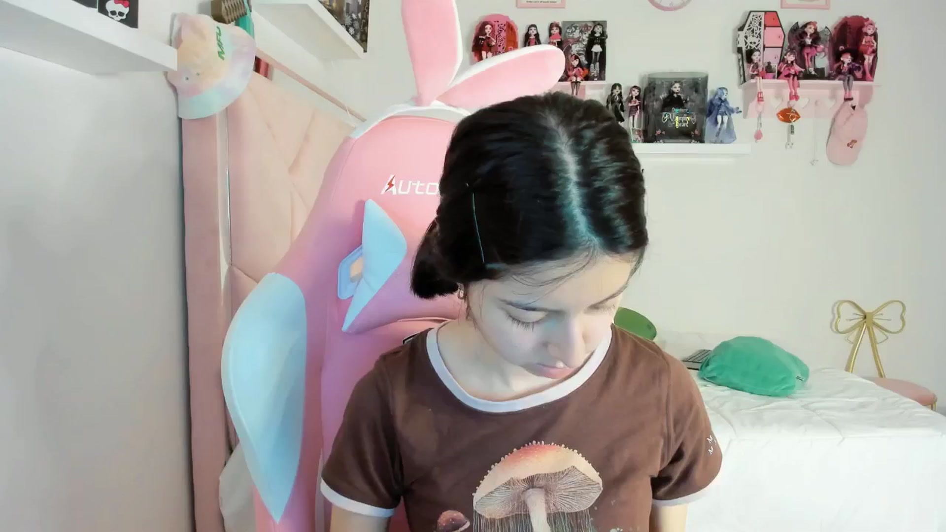 Gallery image thumbnail from Cherrycute666's myfreecams stream on, 12/02/2024, 24:28 image 14 of 20