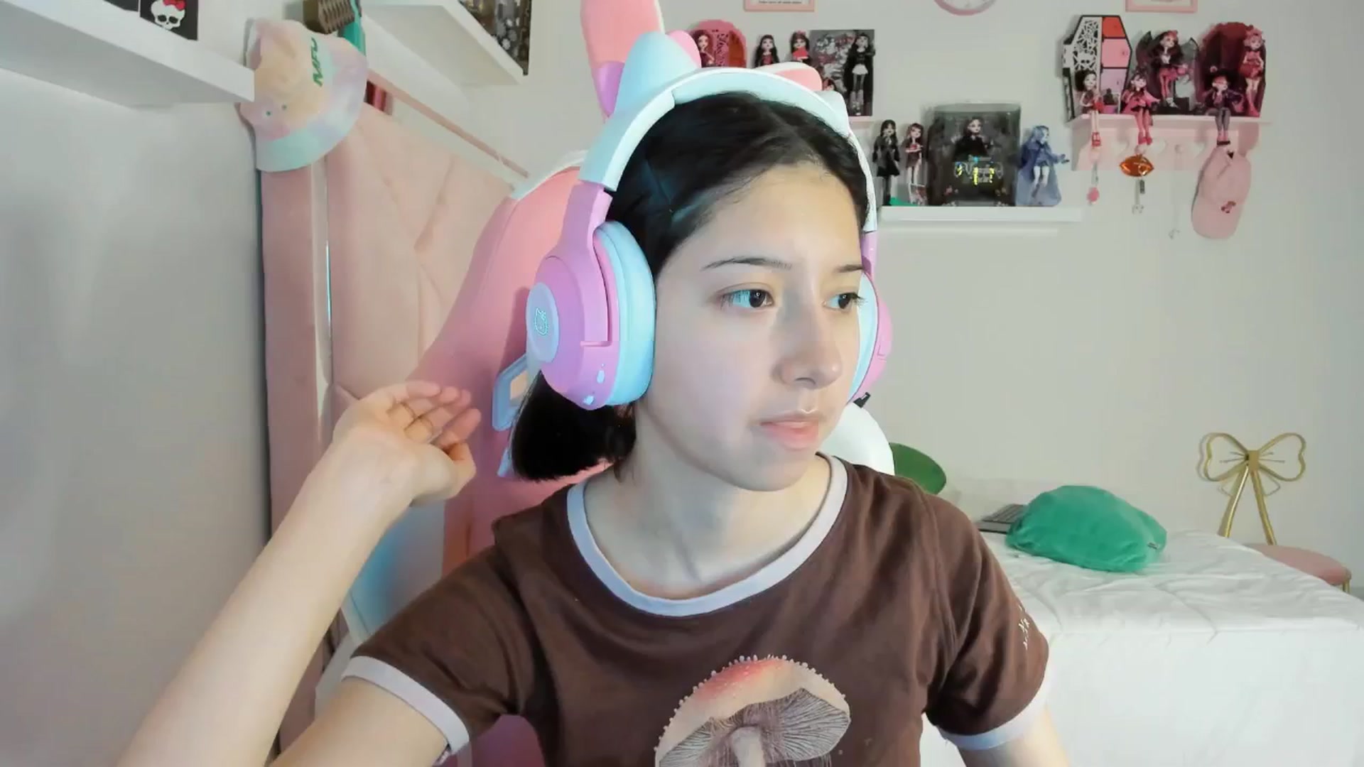 Gallery image thumbnail from Cherrycute666's myfreecams stream on, 12/02/2024, 24:28 image 13 of 20