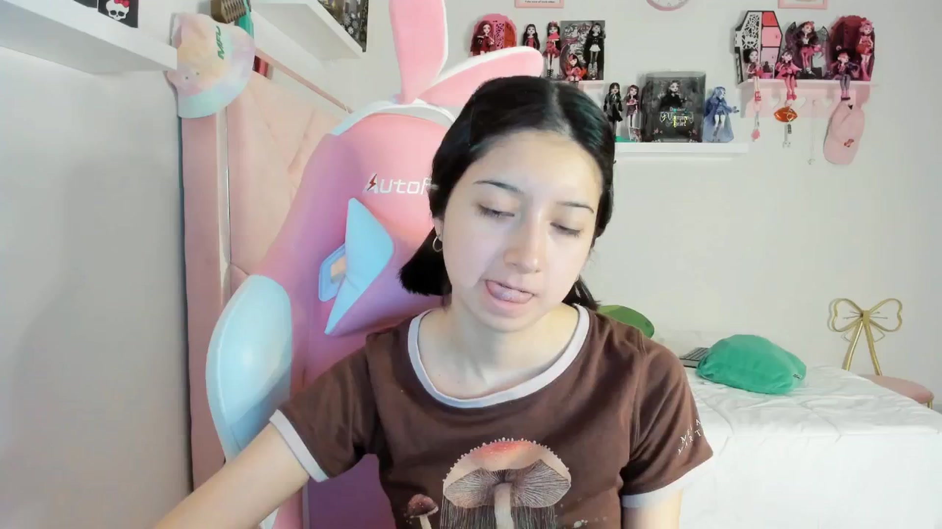 Gallery image thumbnail from Cherrycute666's myfreecams stream on, 12/02/2024, 24:28 image 11 of 20