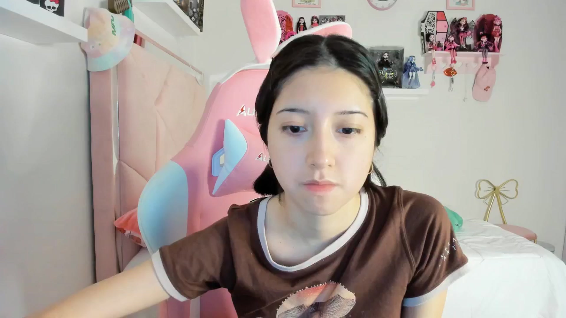 Gallery image thumbnail from Cherrycute666's myfreecams stream on, 12/02/2024, 24:28 image 5 of 20