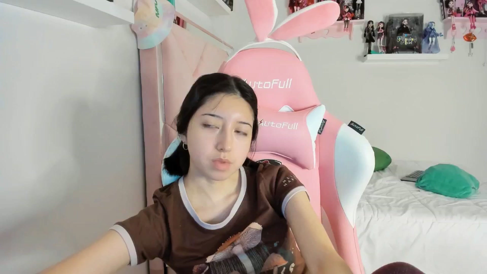 Gallery image thumbnail from Cherrycute666's myfreecams stream on, 12/02/2024, 01:55 image 6 of 20