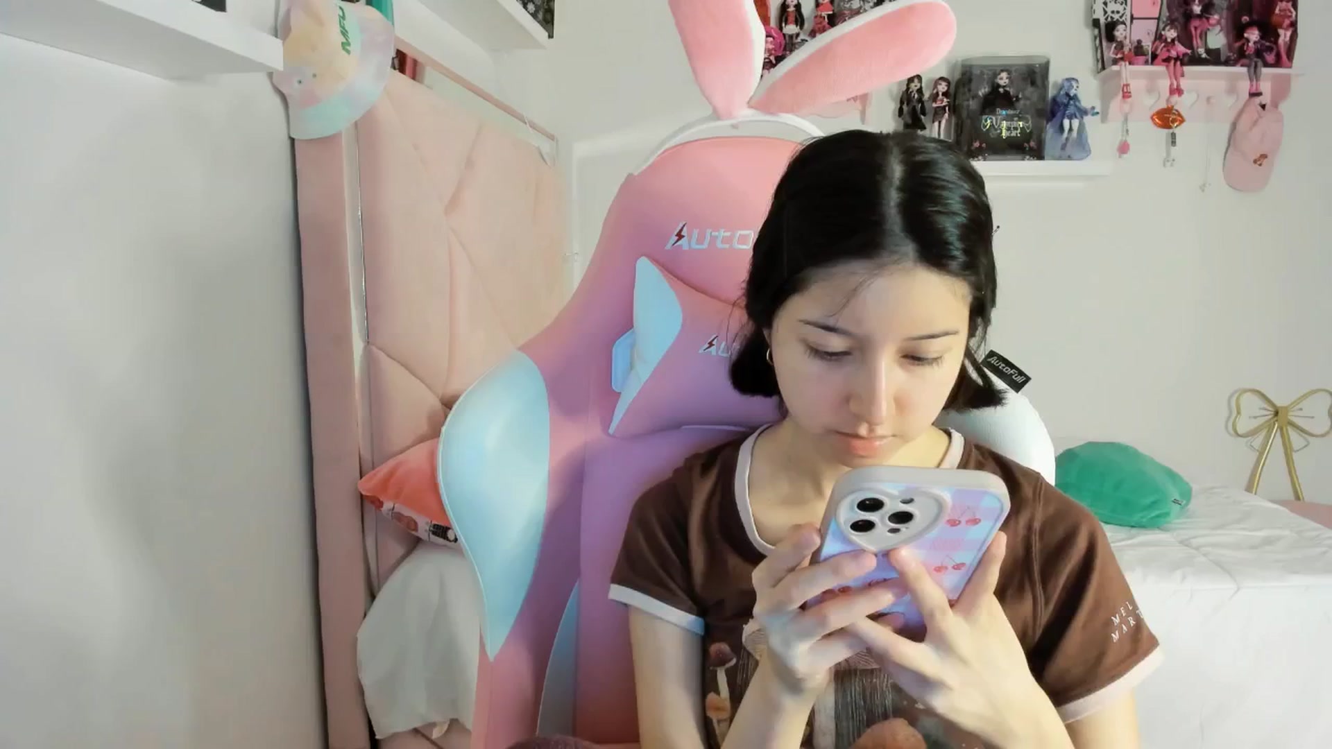 Gallery image thumbnail from Cherrycute666's myfreecams stream on, 12/02/2024, 01:55 image 13 of 20