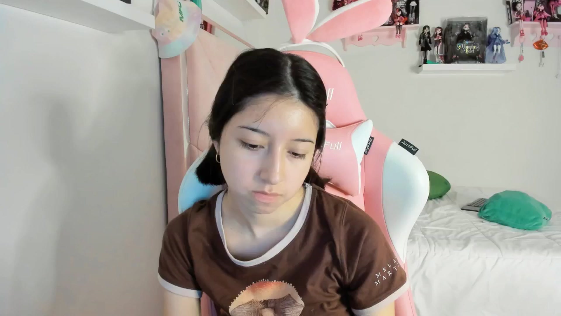 Gallery image thumbnail from Cherrycute666's myfreecams stream on, 12/02/2024, 01:55 image 2 of 20