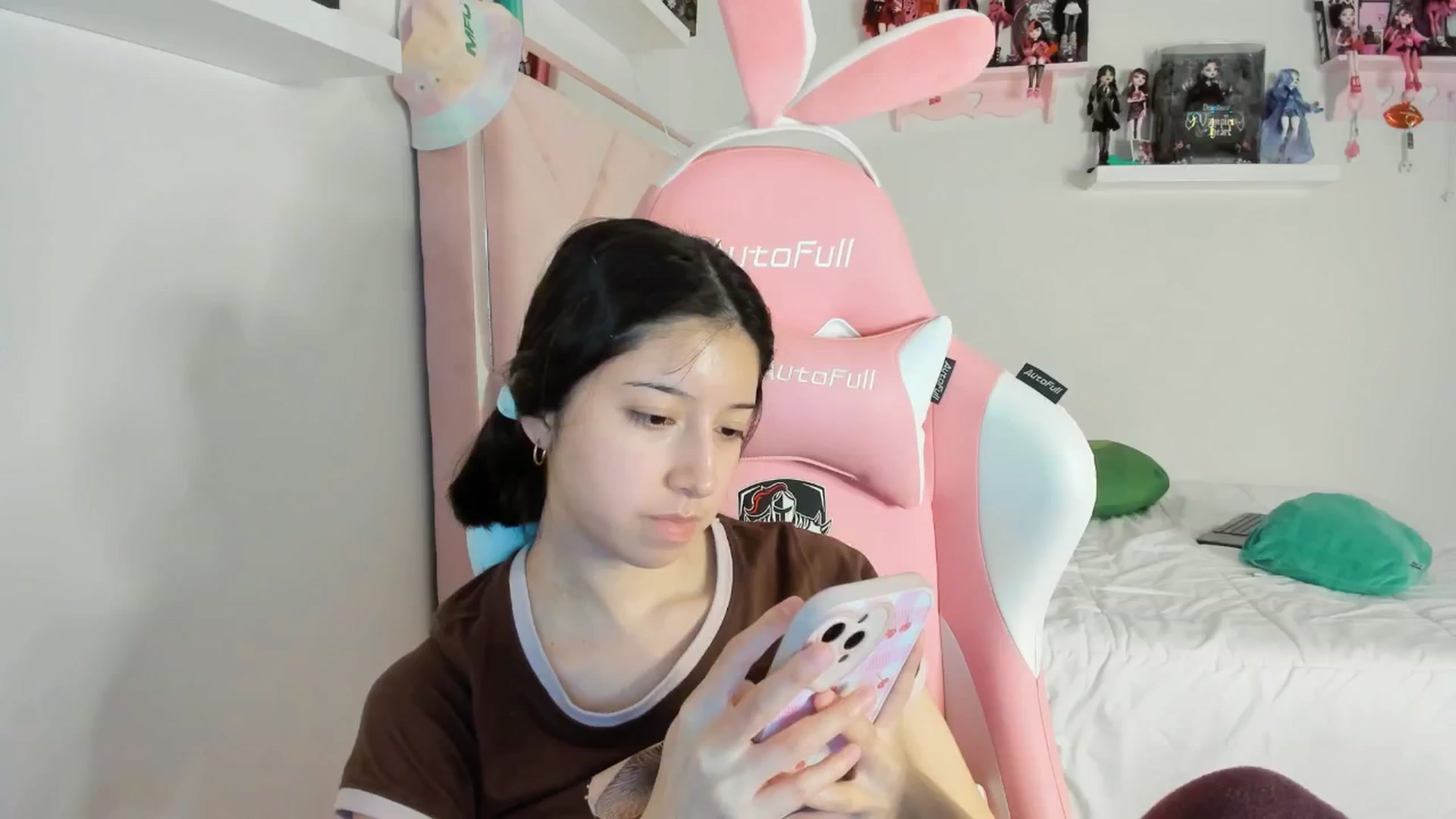 Gallery image thumbnail from Cherrycute666's myfreecams stream on, 12/02/2024, 01:55 image 11 of 20