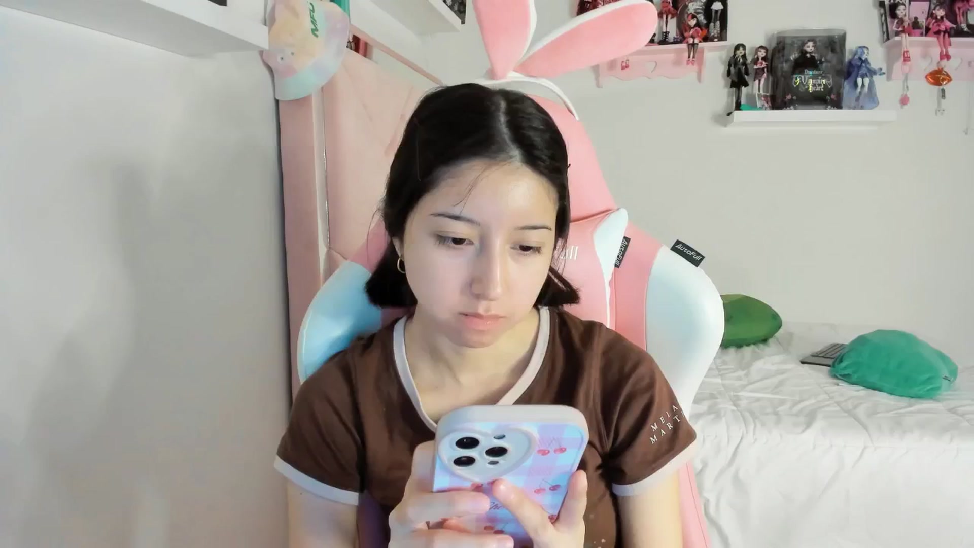 Gallery image thumbnail from Cherrycute666's myfreecams stream on, 12/02/2024, 01:55 image 3 of 20