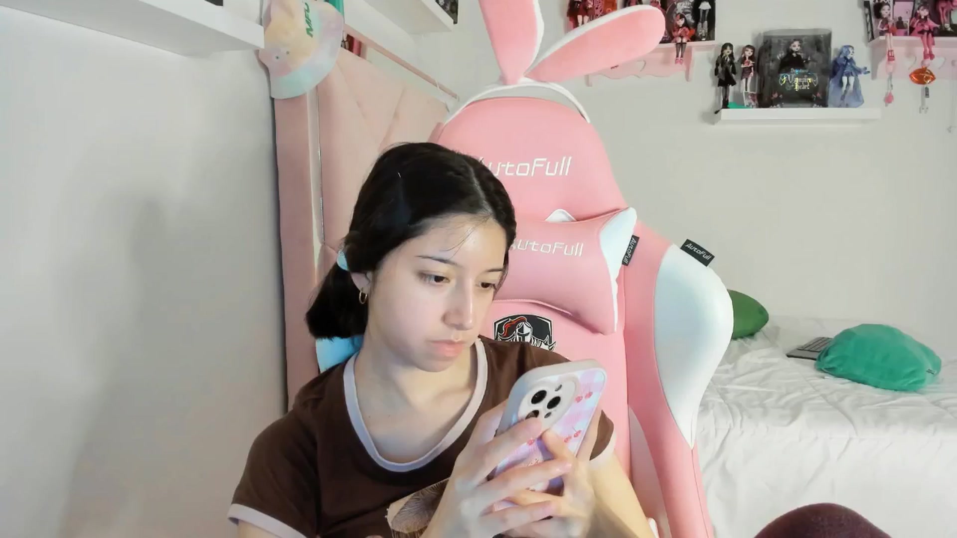 Gallery image thumbnail from Cherrycute666's myfreecams stream on, 12/02/2024, 01:55 image 10 of 20