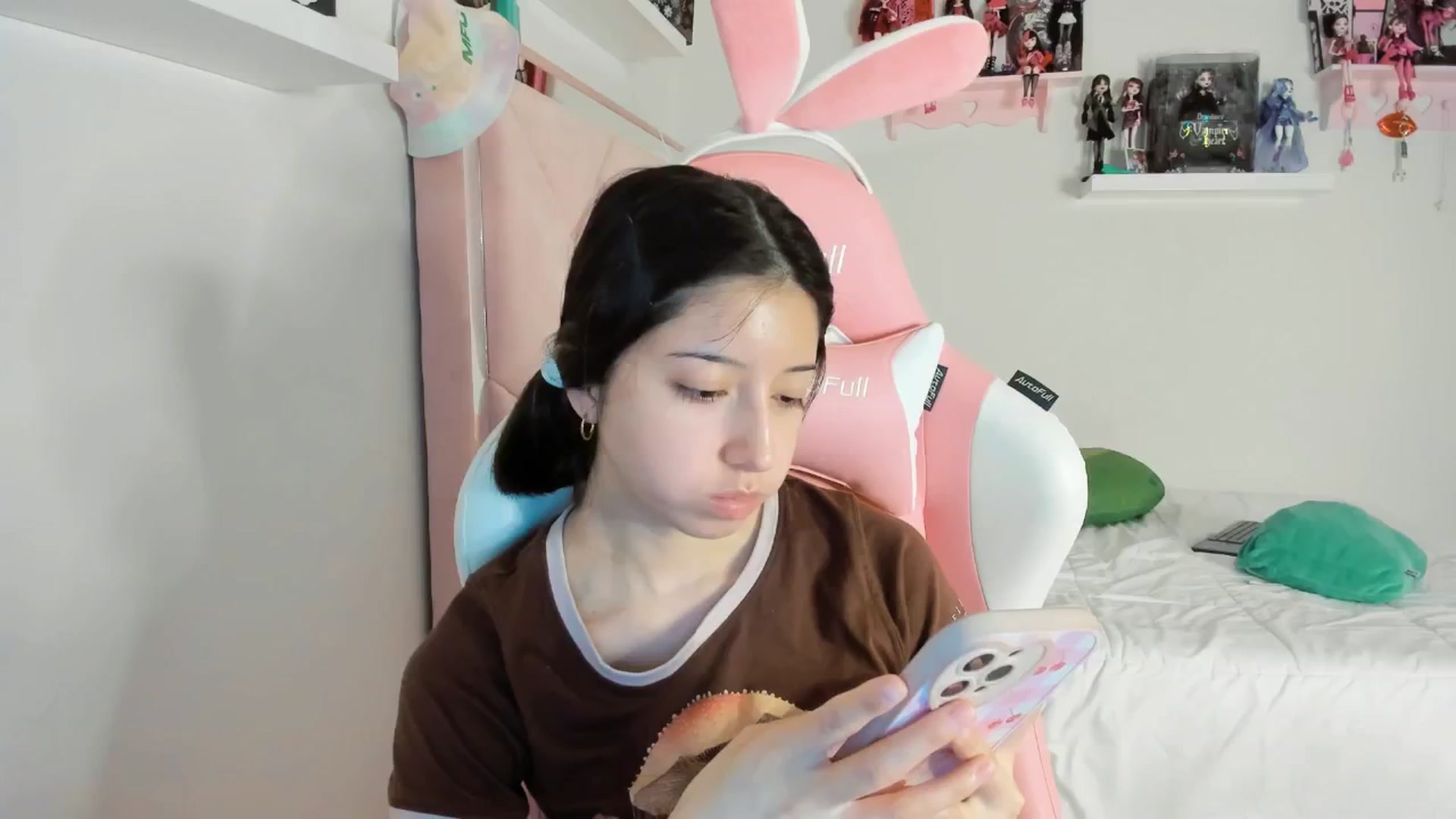 Gallery image thumbnail from Cherrycute666's myfreecams stream on, 12/02/2024, 01:55 image 1 of 20