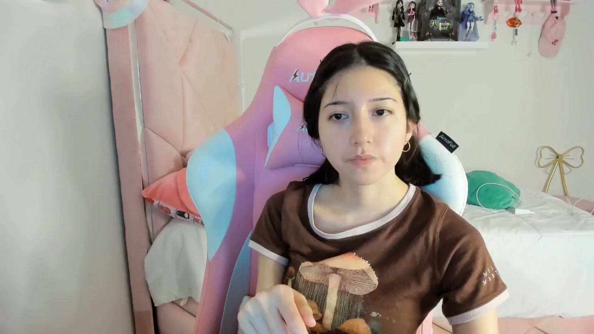 Gallery image thumbnail from Cherrycute666's myfreecams stream on, 12/02/2024, 02:56 image 19 of 20