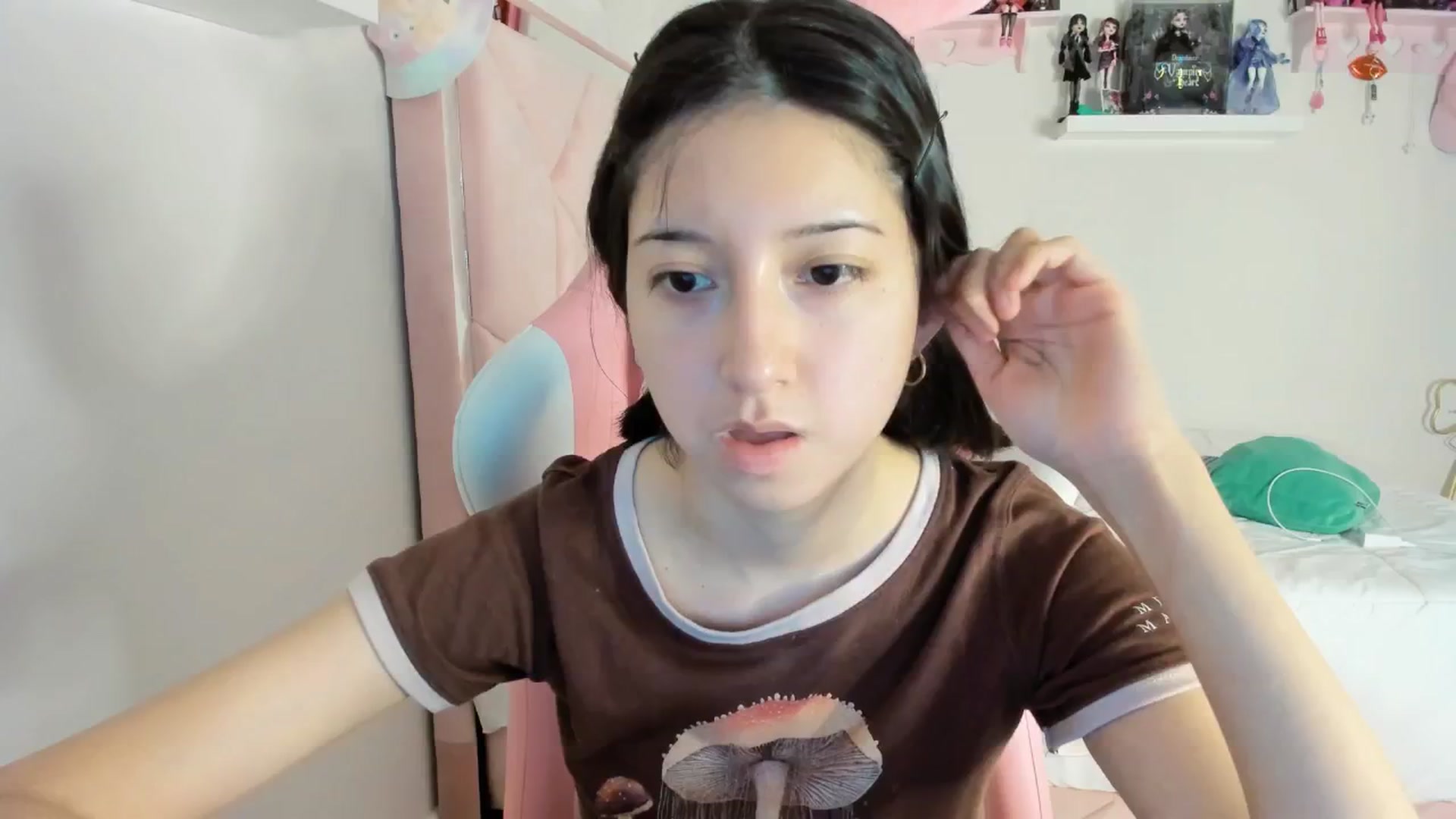 Gallery image thumbnail from Cherrycute666's myfreecams stream on, 12/02/2024, 02:56 image 17 of 20