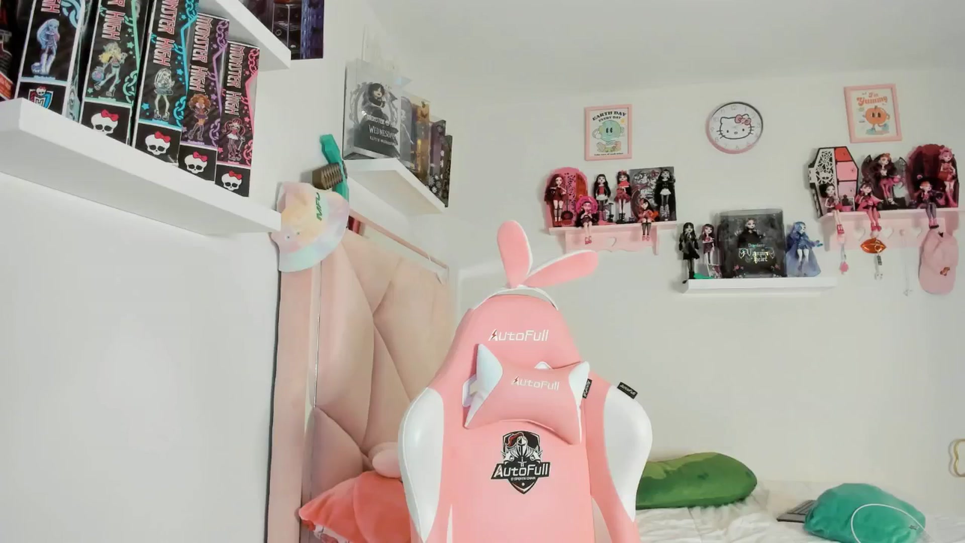 Gallery image thumbnail from Cherrycute666's myfreecams stream on, 12/02/2024, 02:56 image 5 of 20